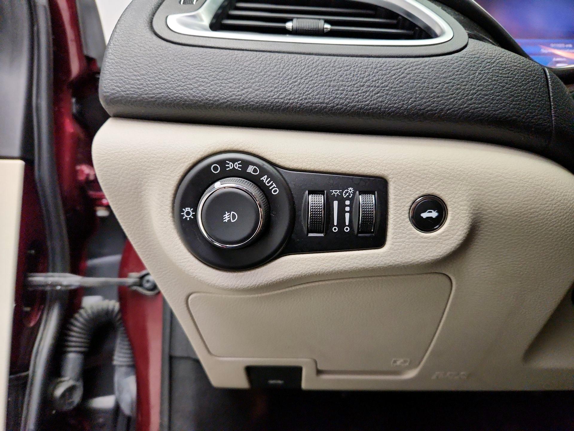 Thumbnail: 2015 Chrysler 200 - 13