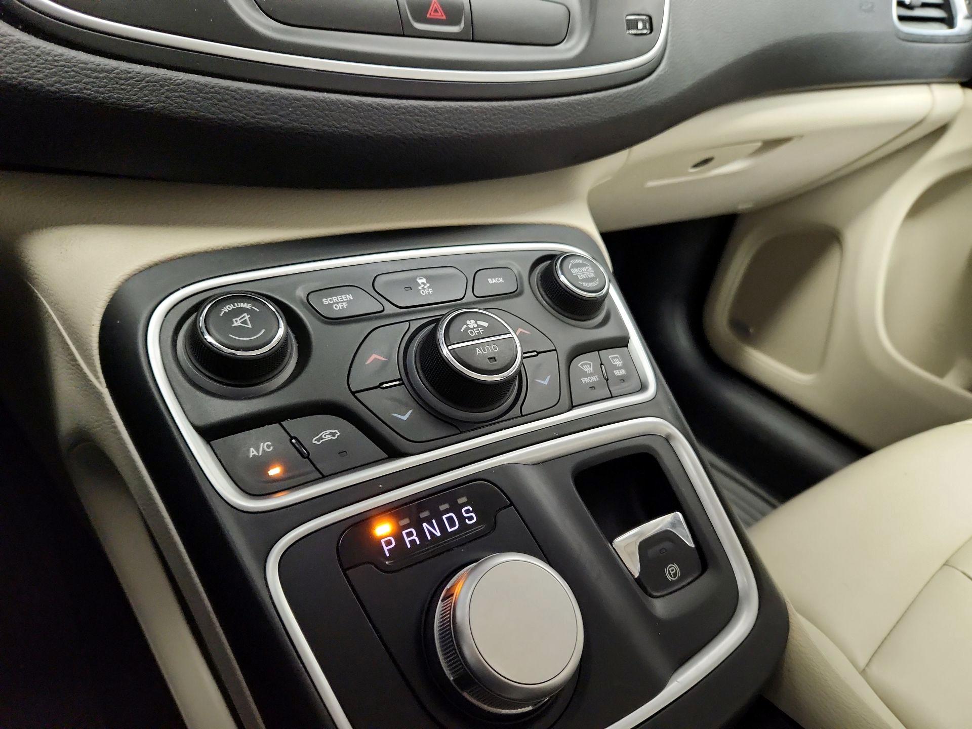 Thumbnail: 2015 Chrysler 200 - 17