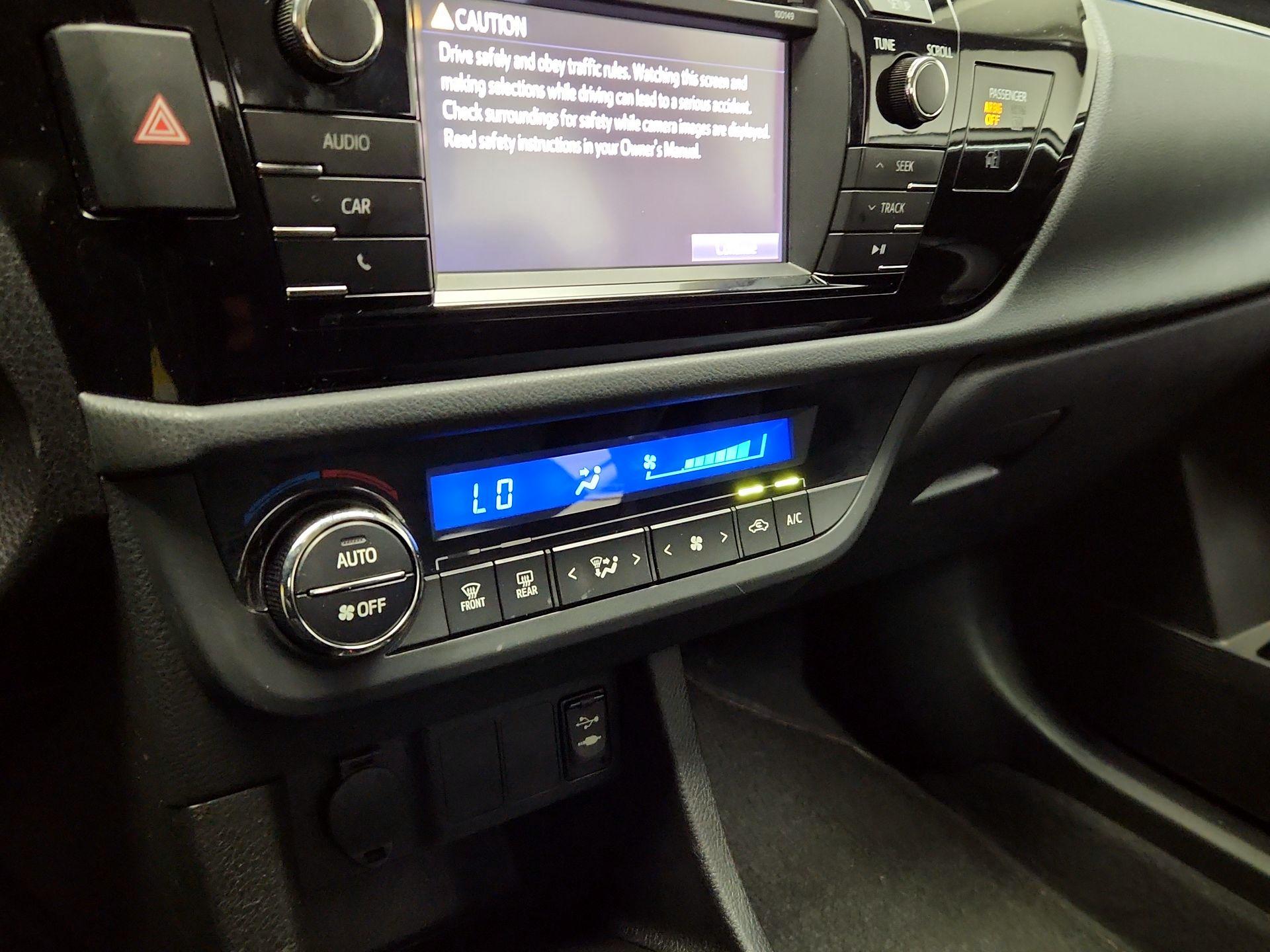 Thumbnail: 2014 Toyota Corolla - 16