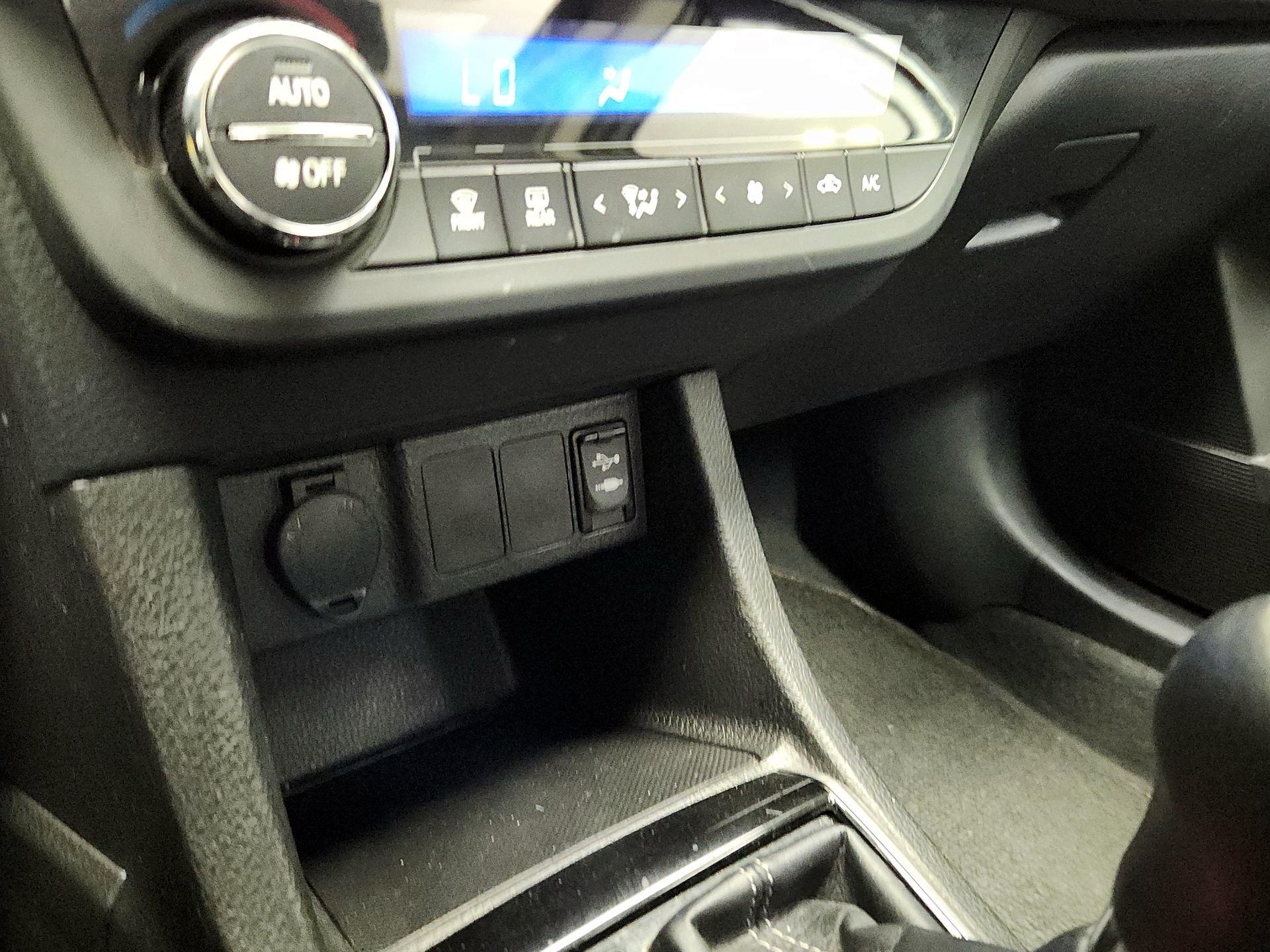 Thumbnail: 2014 Toyota Corolla - 18