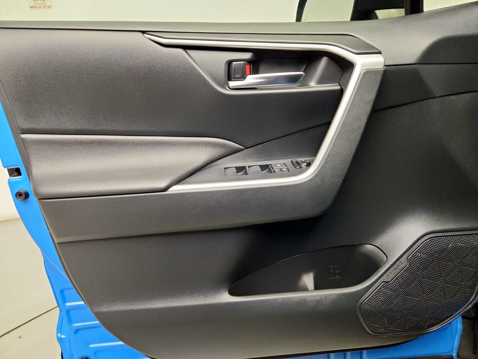 Thumbnail: 2019 Toyota RAV4 - 12