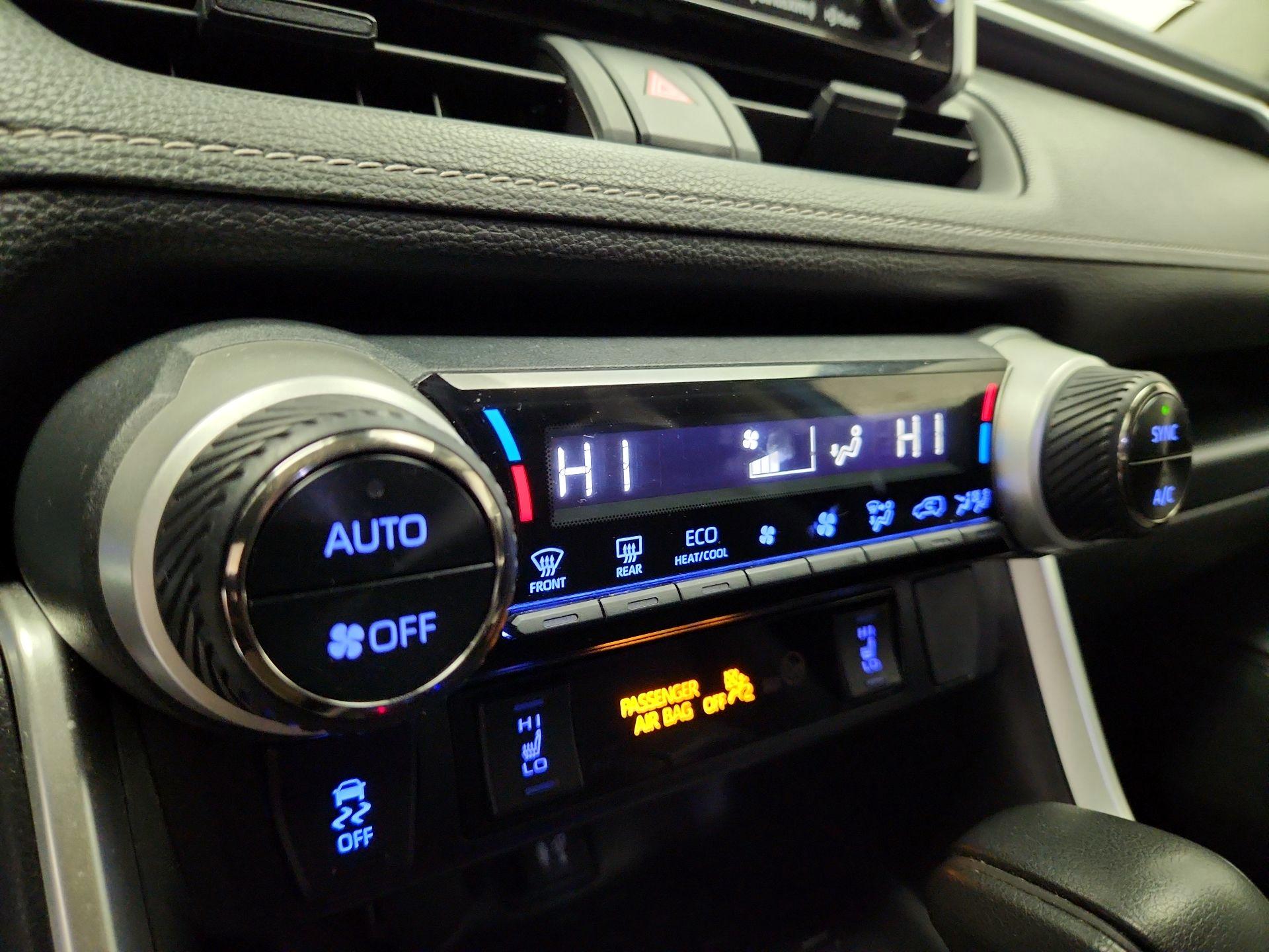 Thumbnail: 2019 Toyota RAV4 - 16