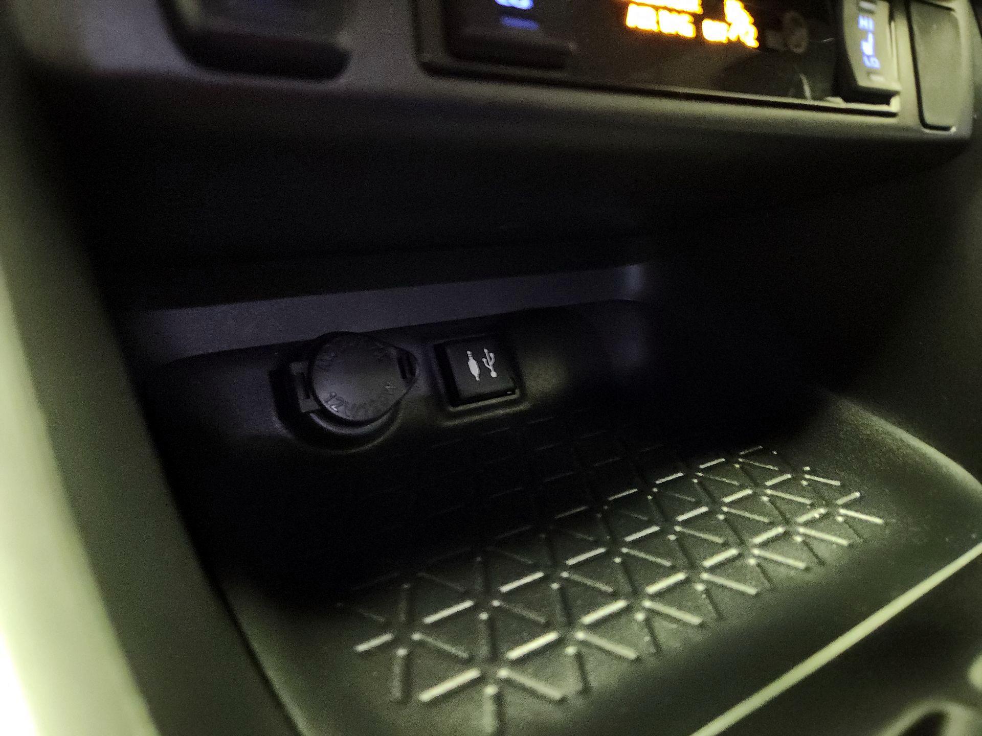 Thumbnail: 2019 Toyota RAV4 - 18