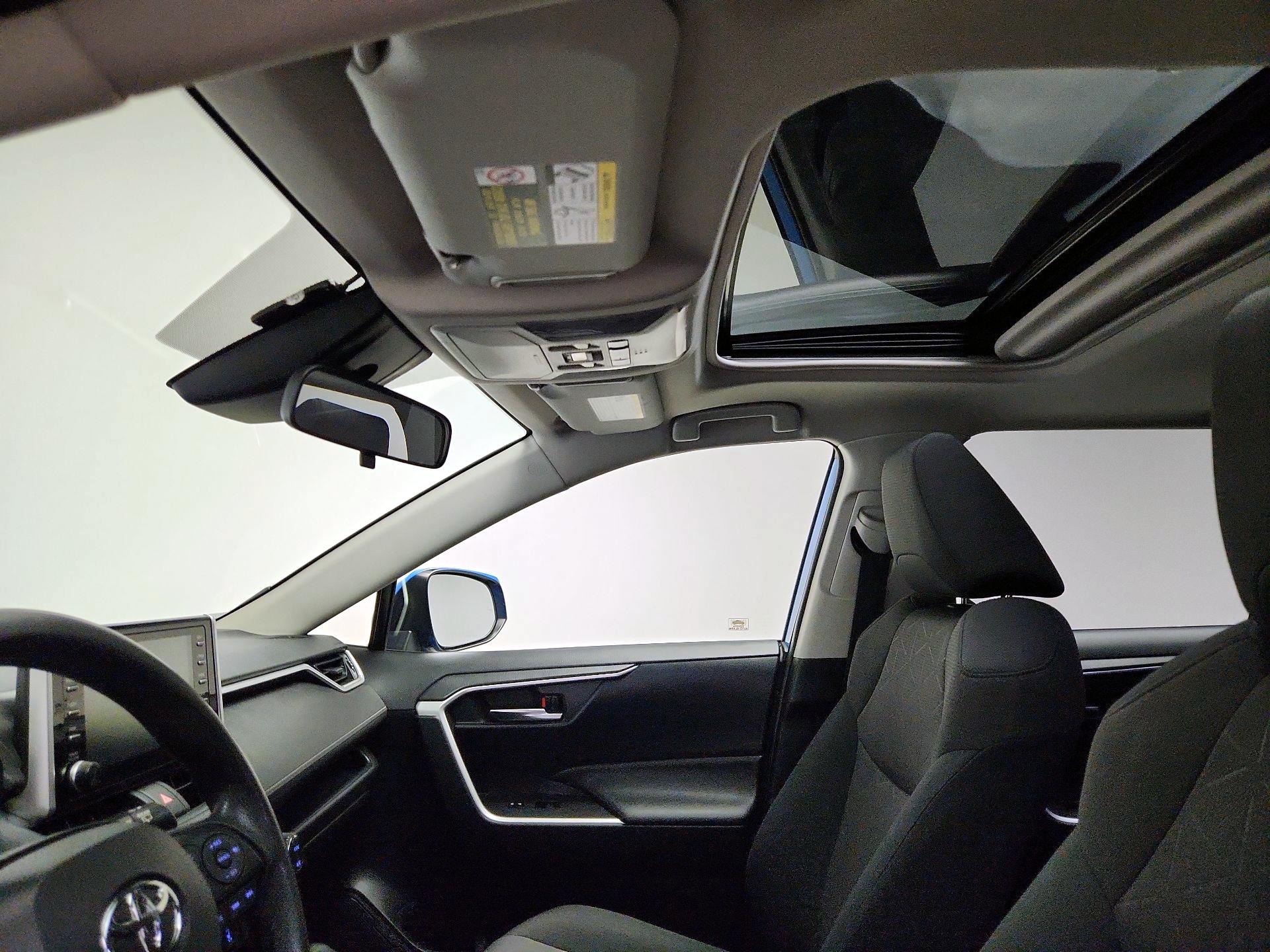 Thumbnail: 2019 Toyota RAV4 - 19