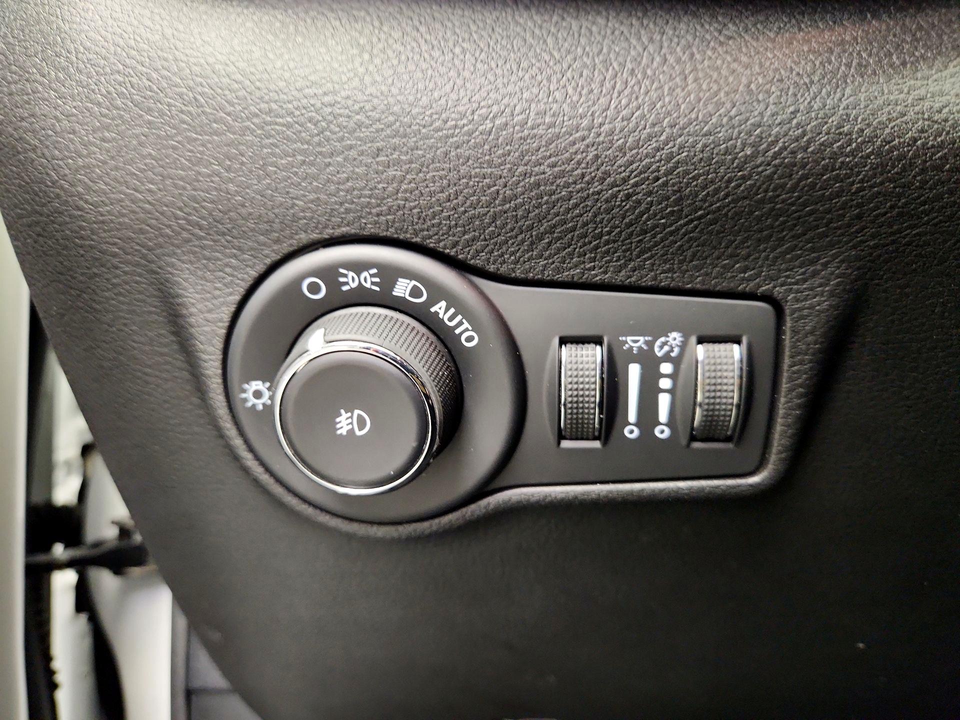 Thumbnail: 2022 Jeep Compass - 13