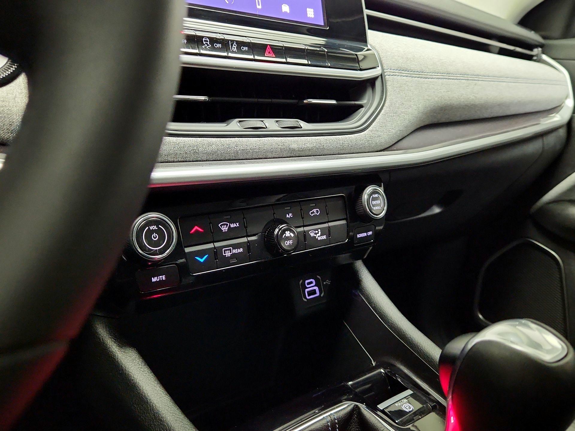 Thumbnail: 2022 Jeep Compass - 16