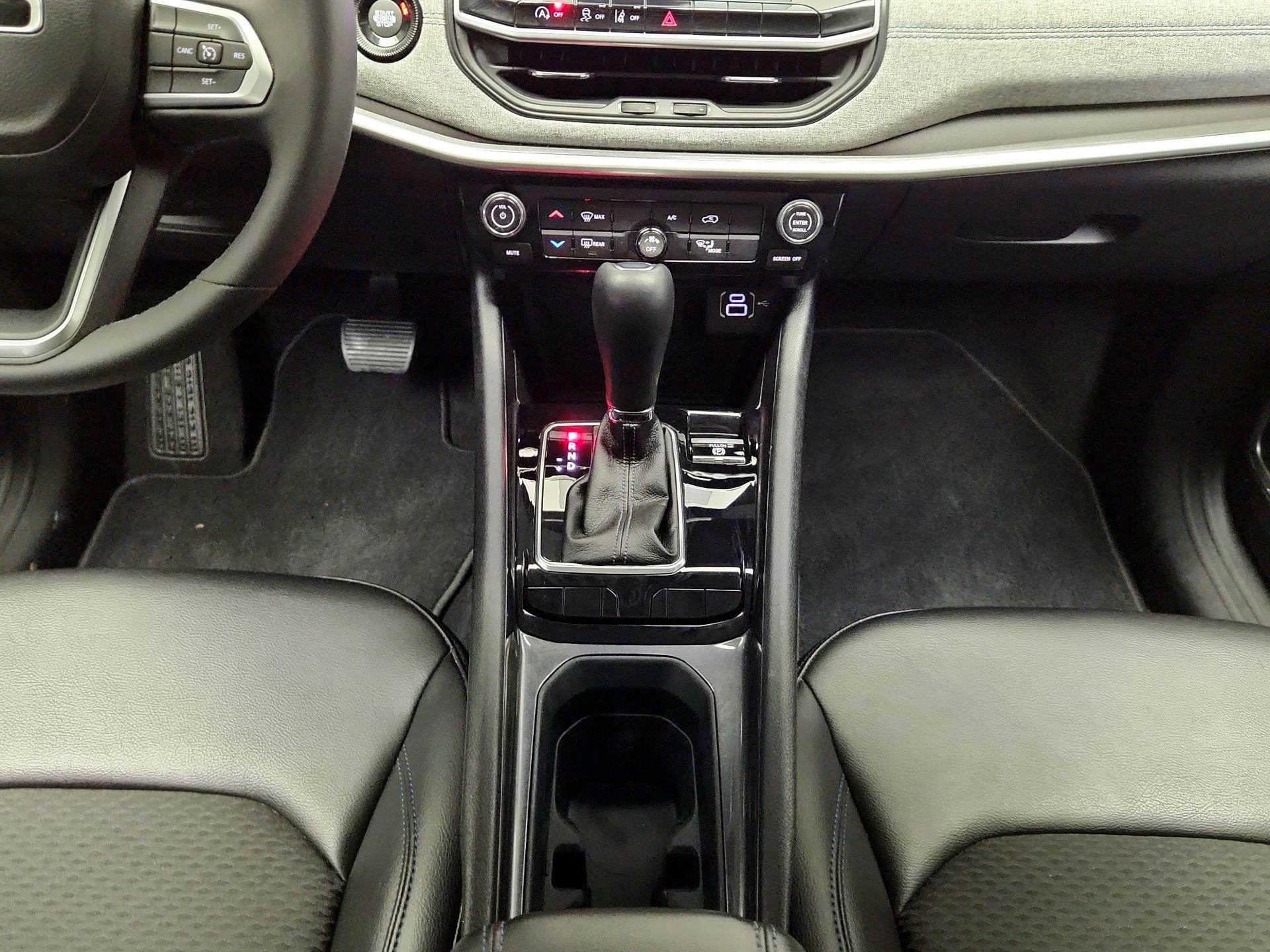 Thumbnail: 2022 Jeep Compass - 17