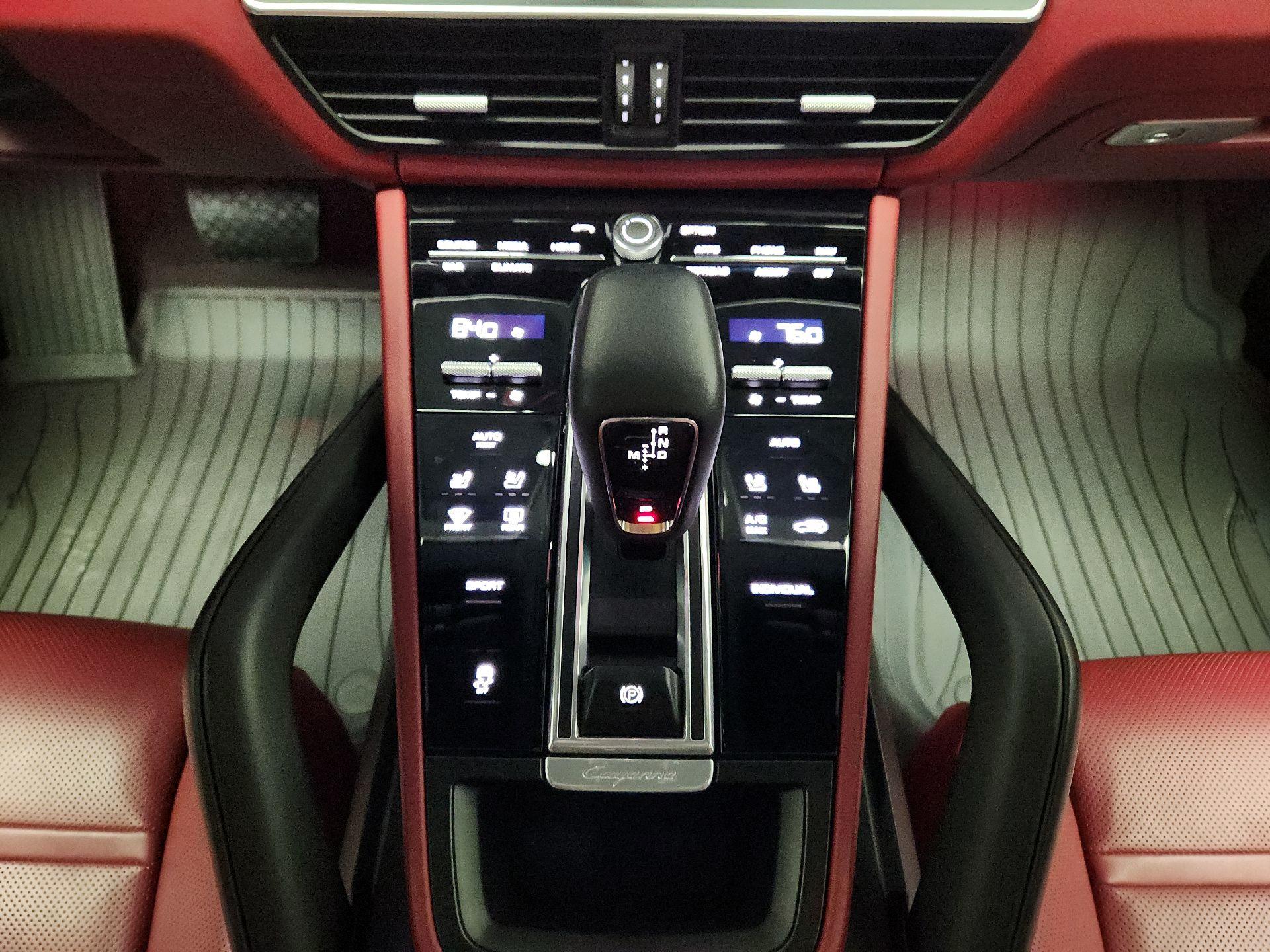 Thumbnail: 2023 Porsche Cayenne - 18