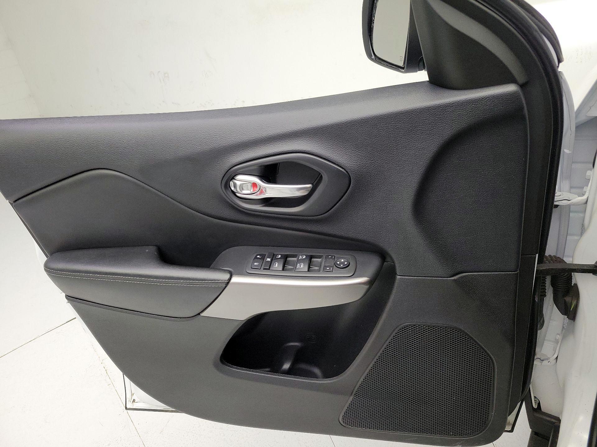 Thumbnail: 2022 Jeep Cherokee - 12