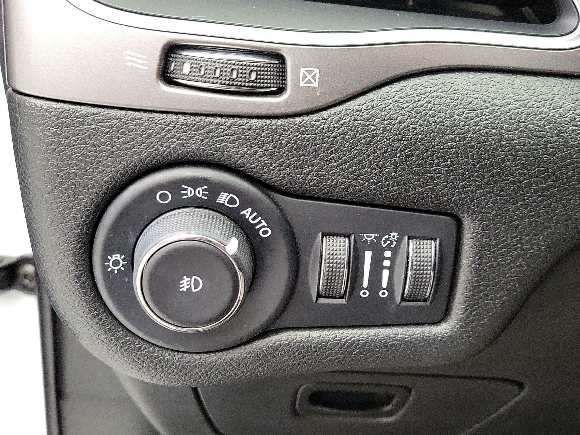 Thumbnail: 2022 Jeep Cherokee - 13