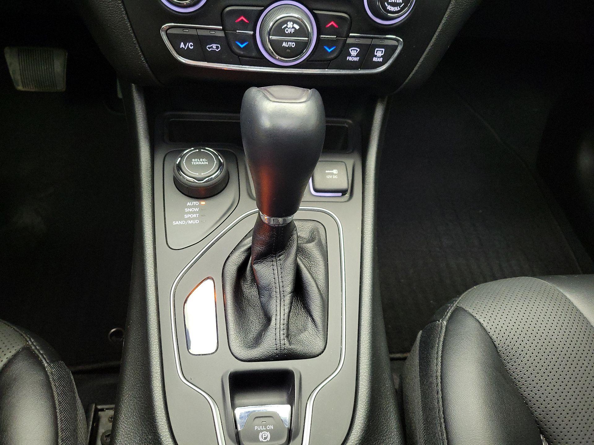 Thumbnail: 2022 Jeep Cherokee - 17