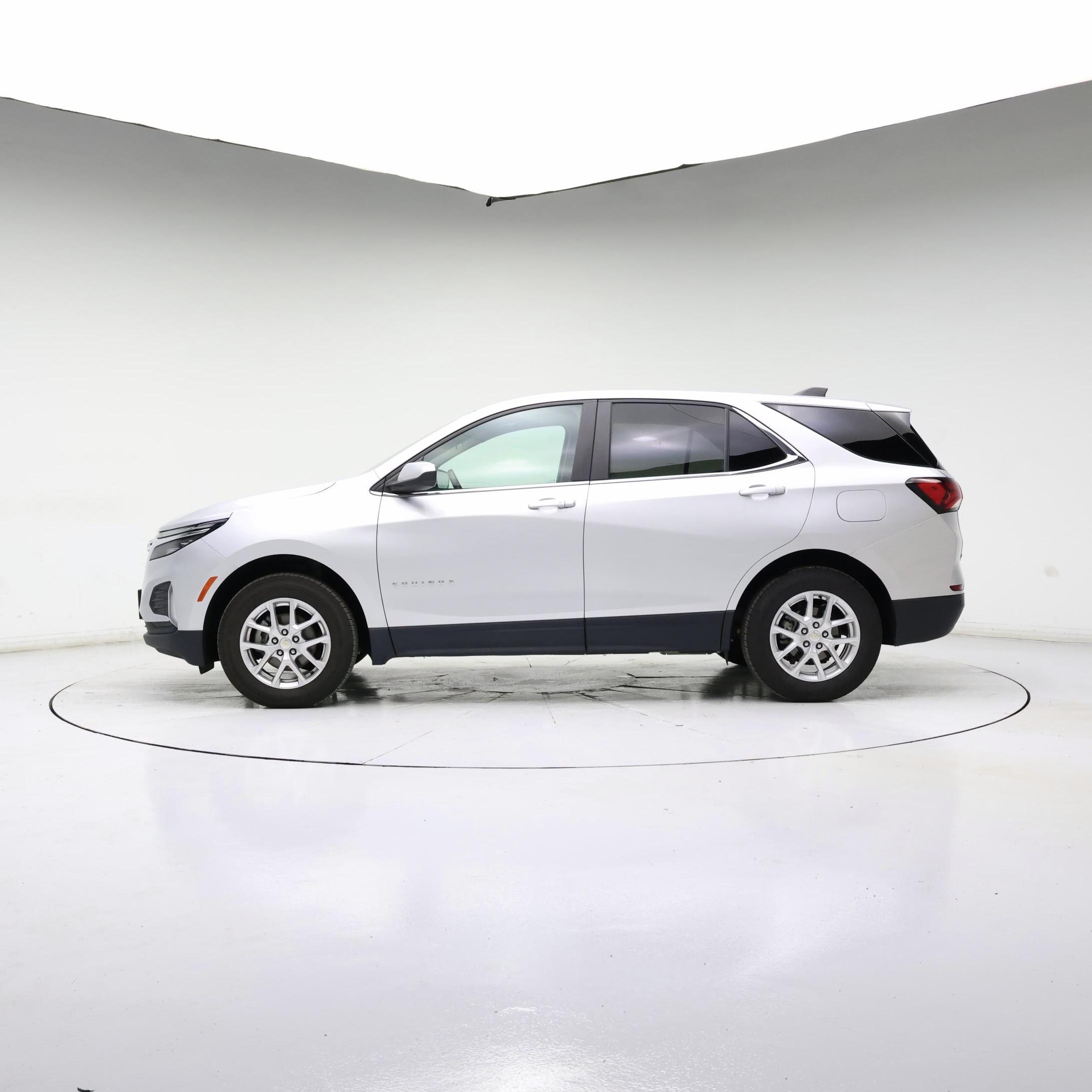 Thumbnail: 2022 Chevrolet Equinox - 3