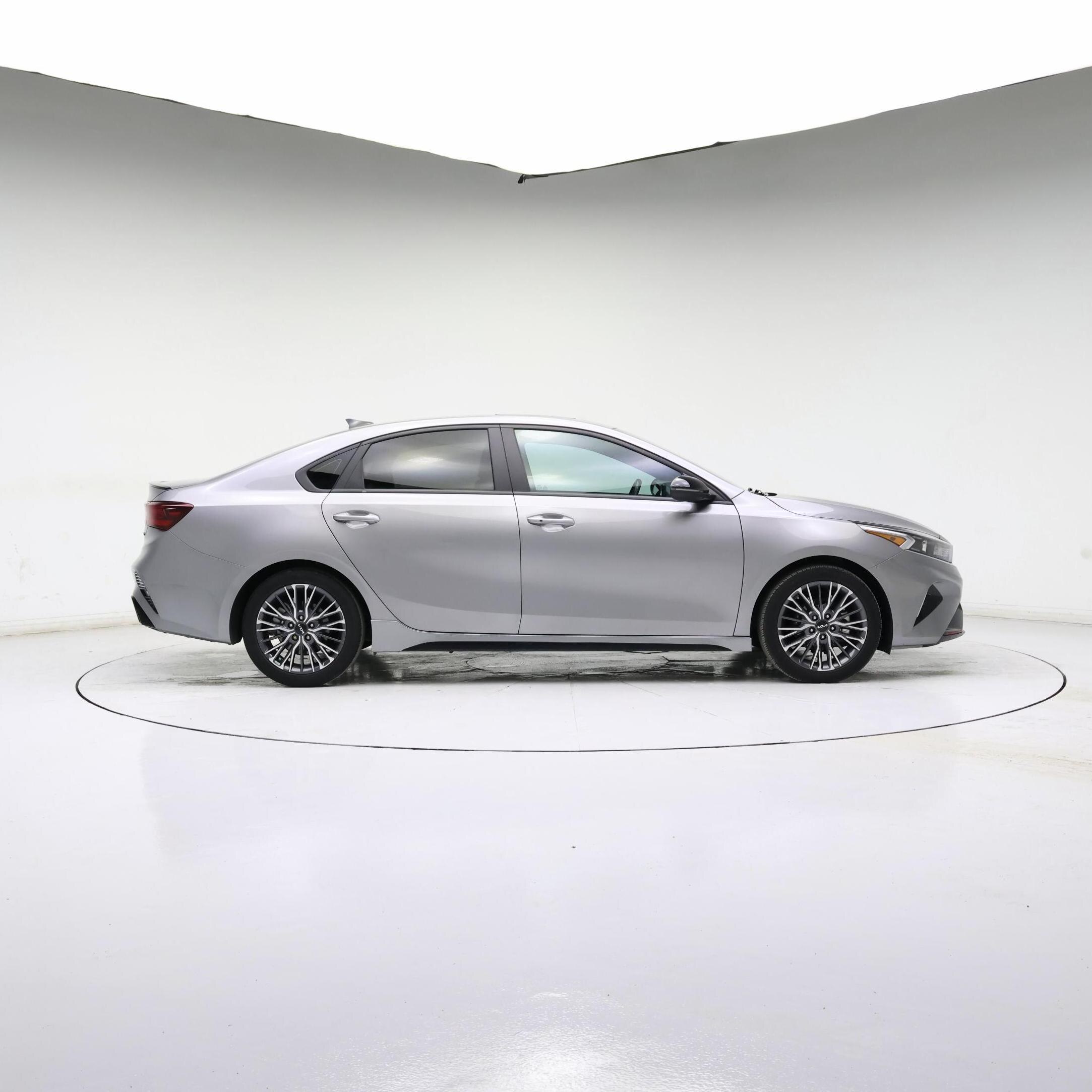 Thumbnail: 2023 Kia Forte - 3