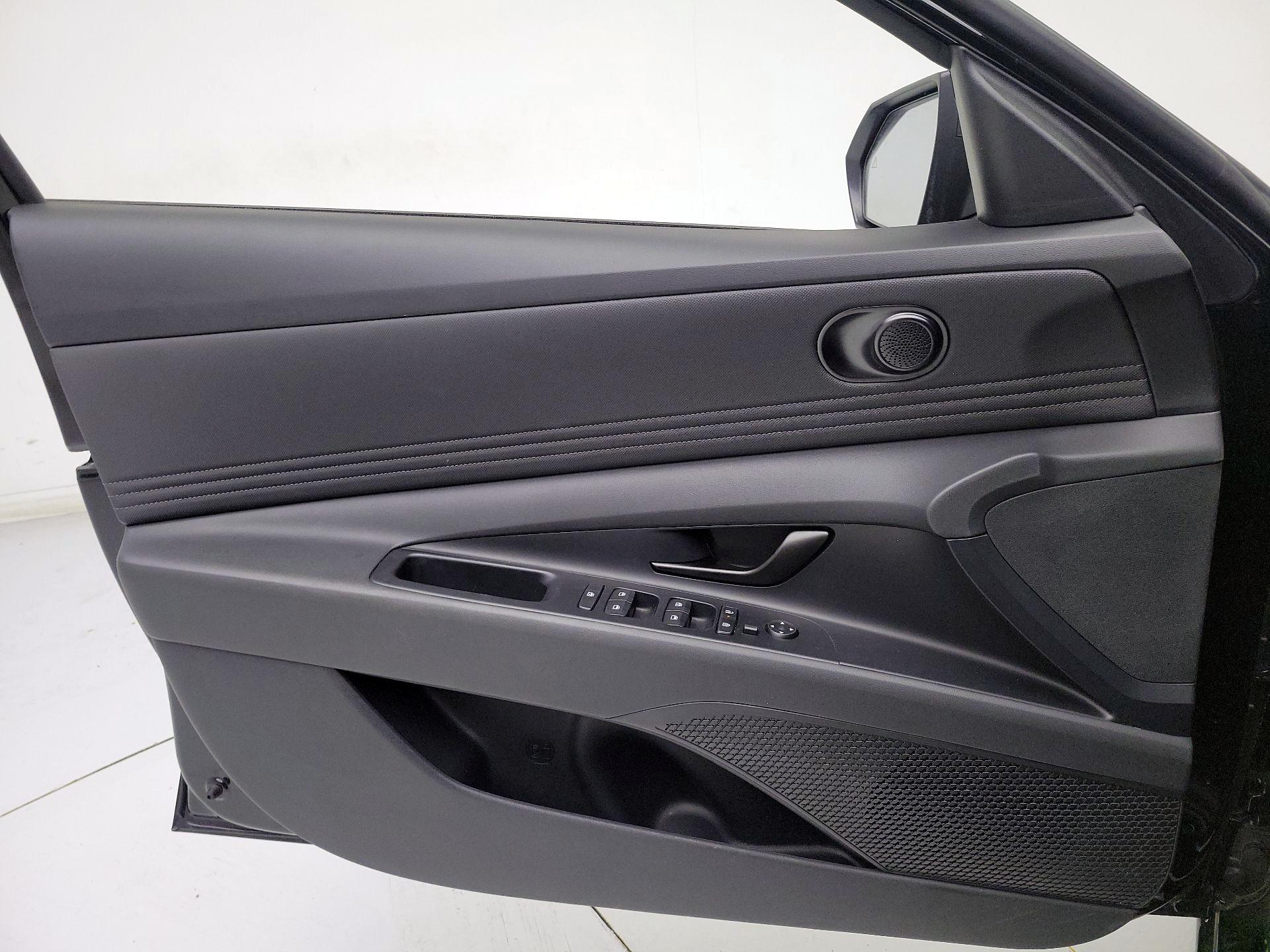 Thumbnail: 2025 Hyundai Elantra - 12