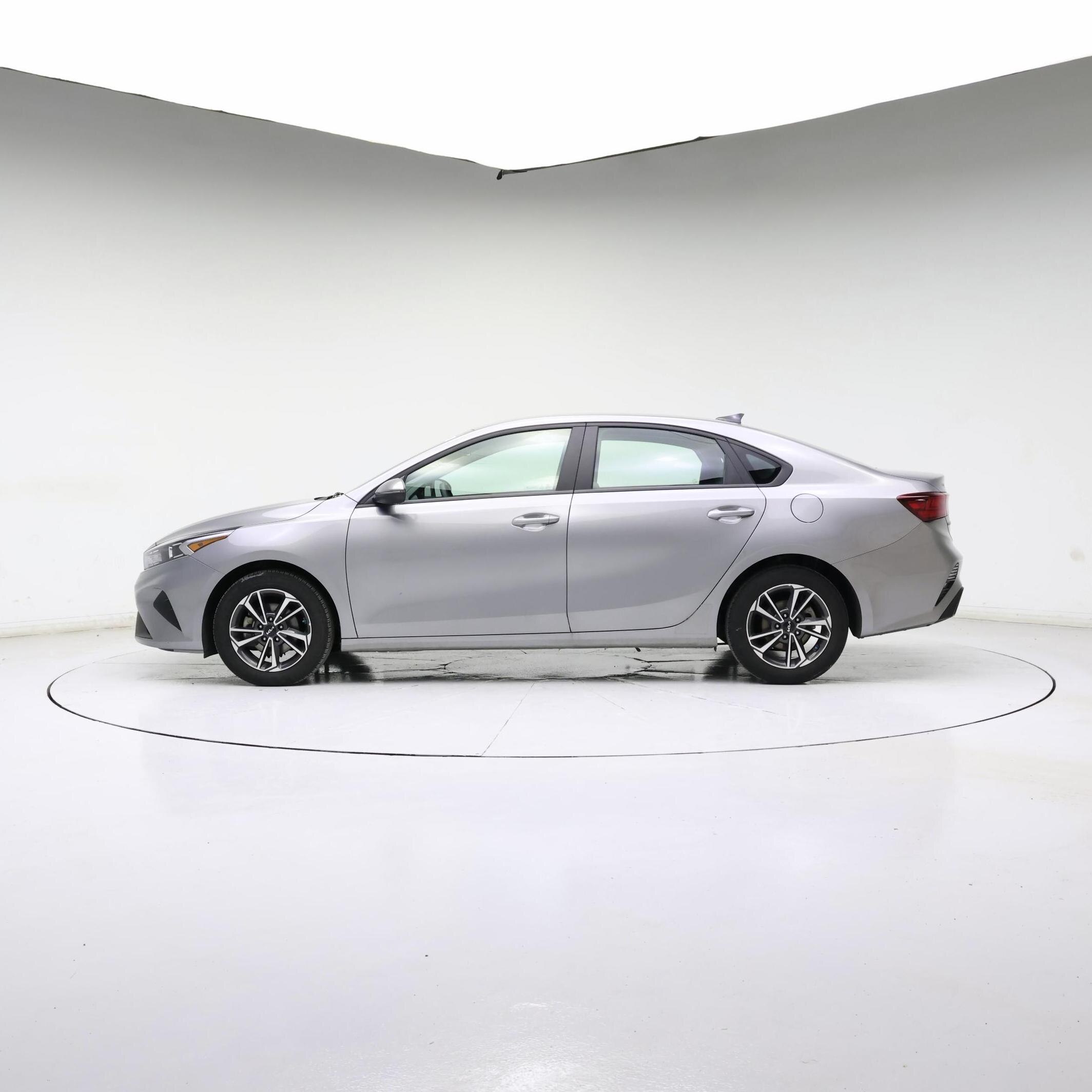 Thumbnail: 2024 Kia Forte - 3