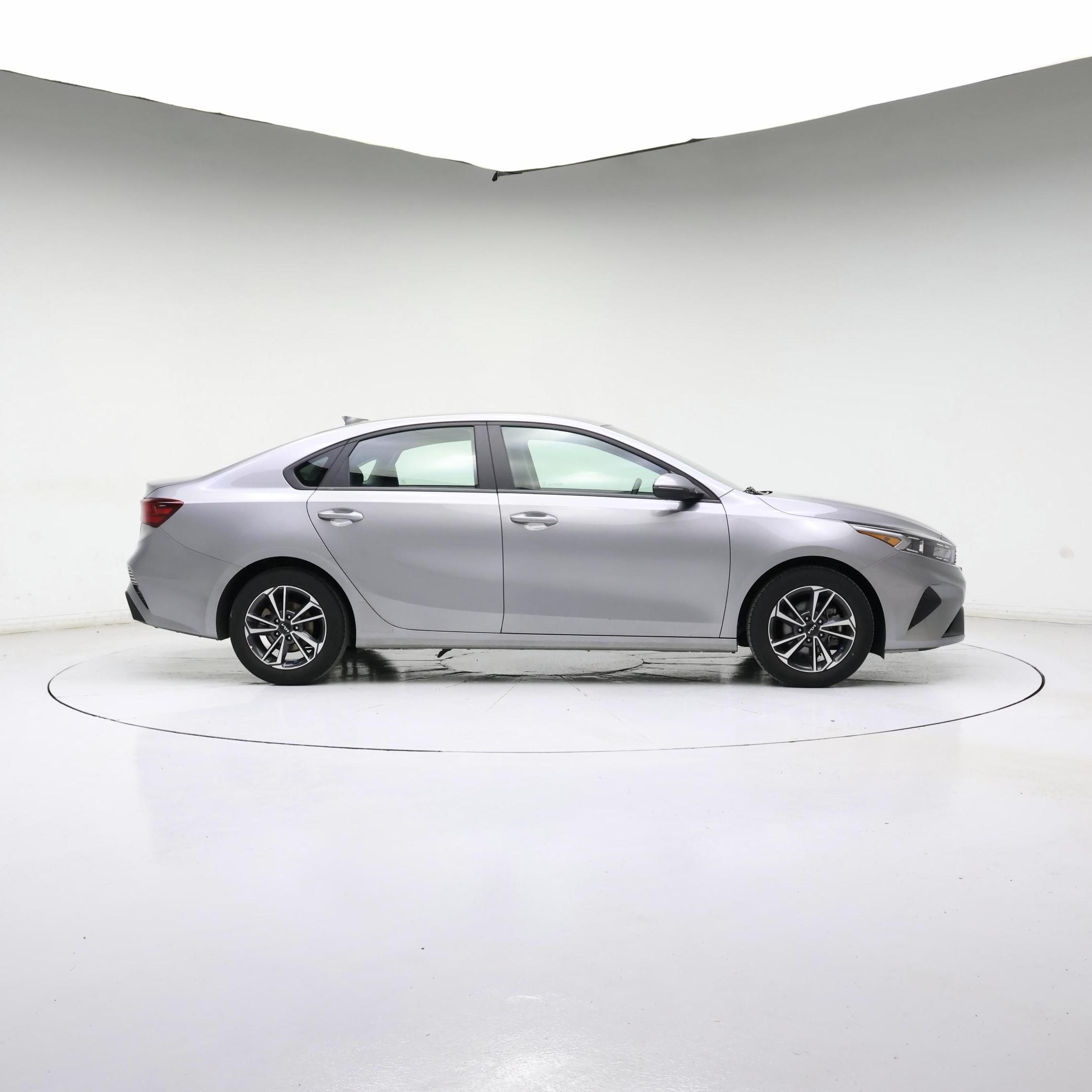 Thumbnail: 2024 Kia Forte - 7