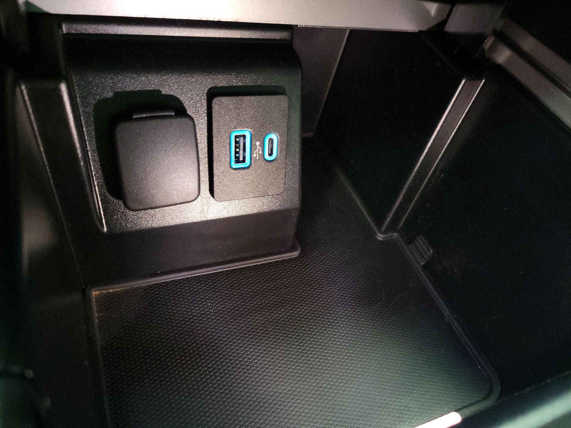 Thumbnail: 2020 Ford Explorer - 17