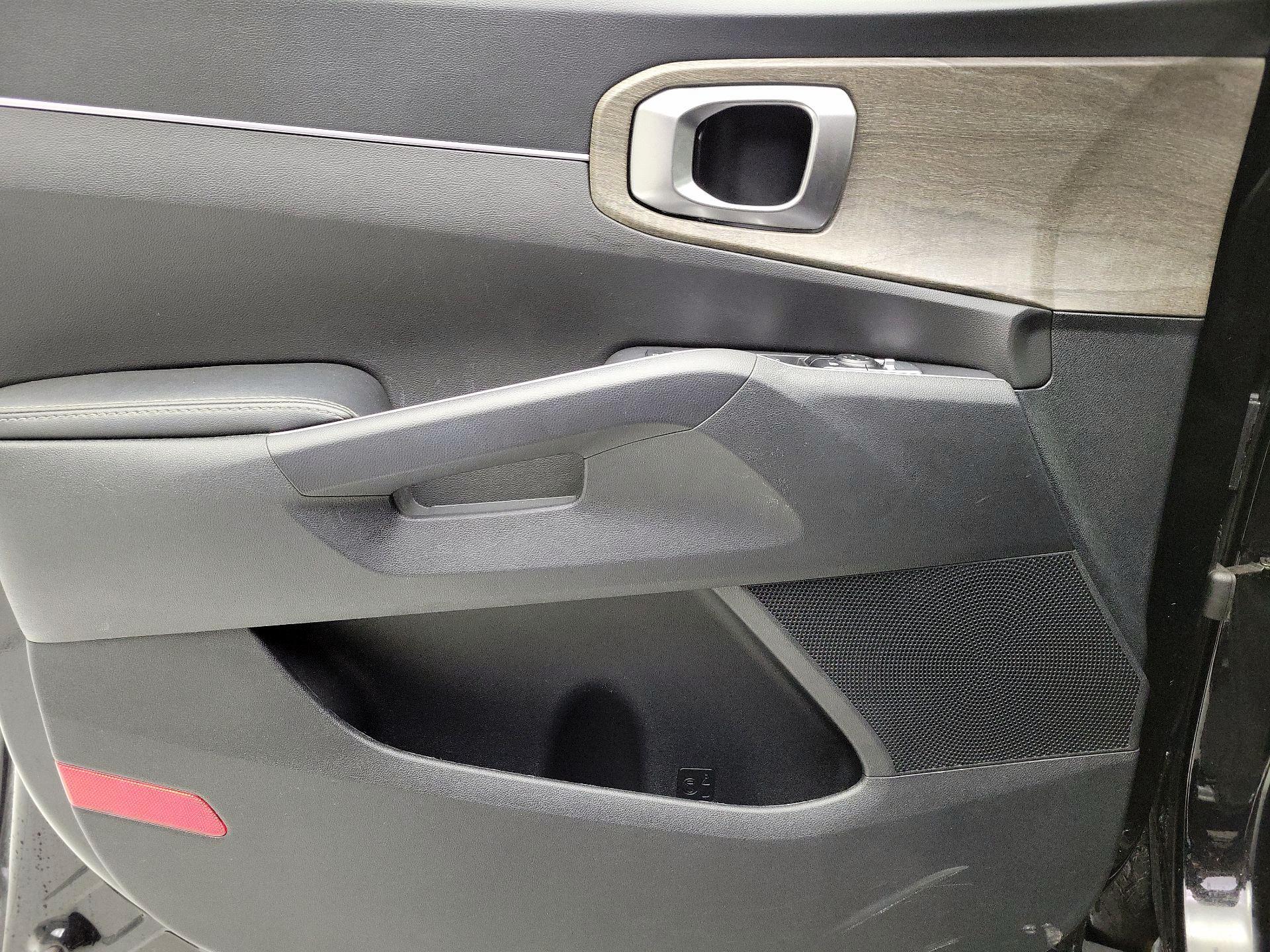 Thumbnail: 2023 Kia Sorento - 12