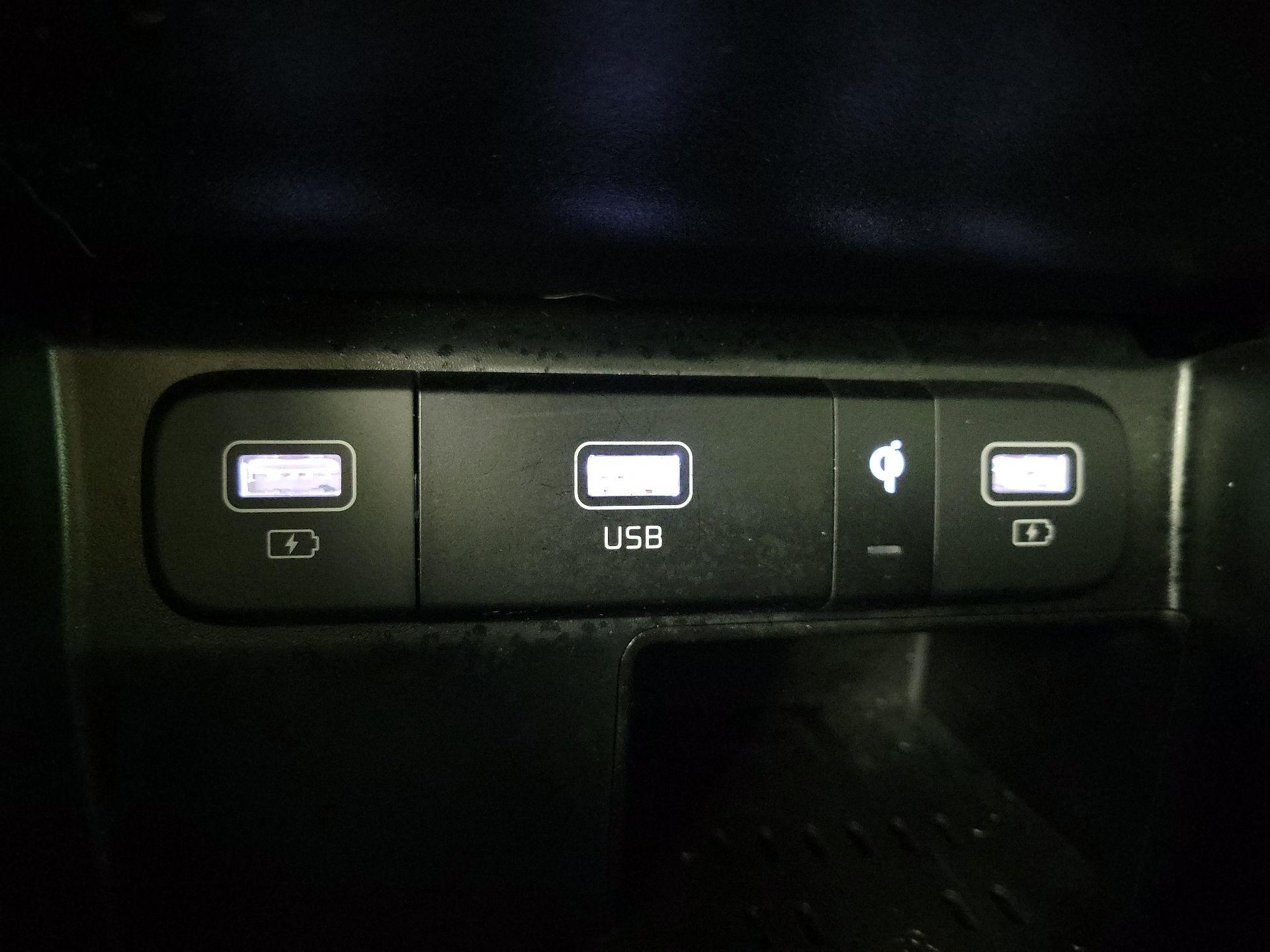 Thumbnail: 2023 Kia Sorento - 17