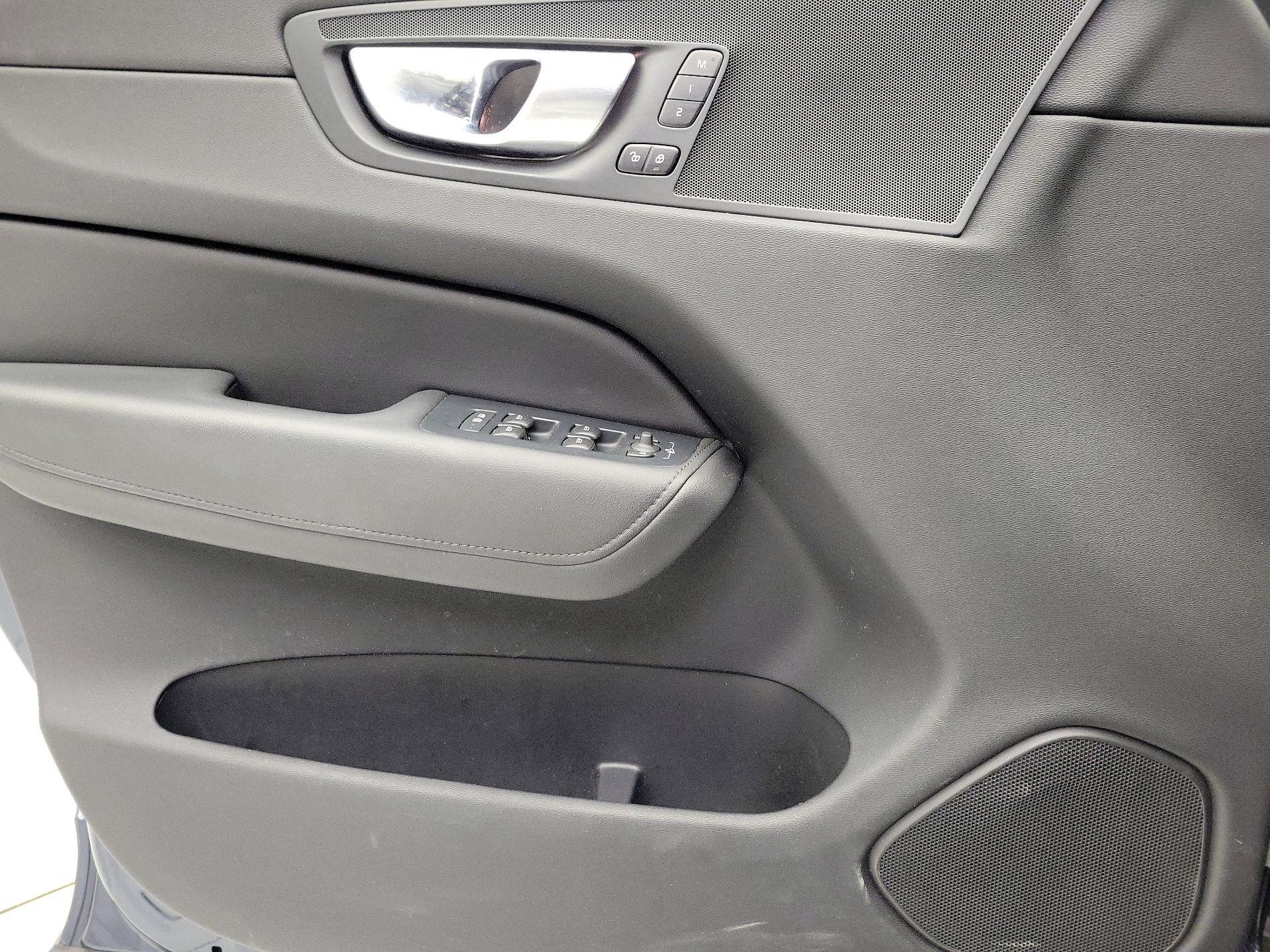 Thumbnail: 2024 Volvo XC60 - 12