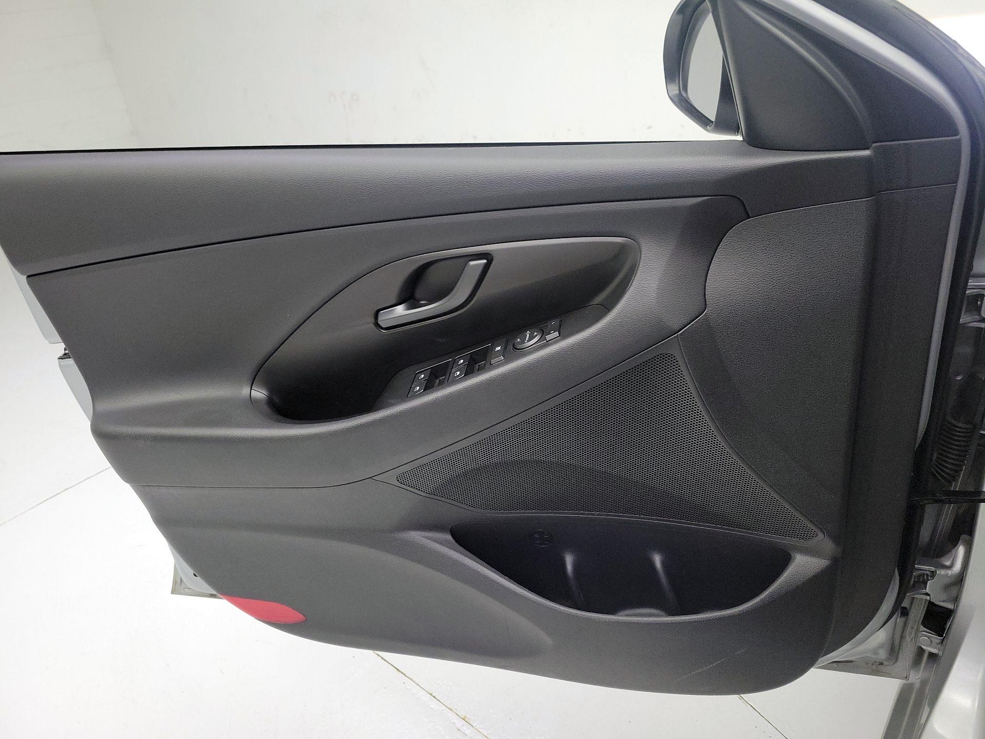 Thumbnail: 2020 Hyundai Elantra - 12