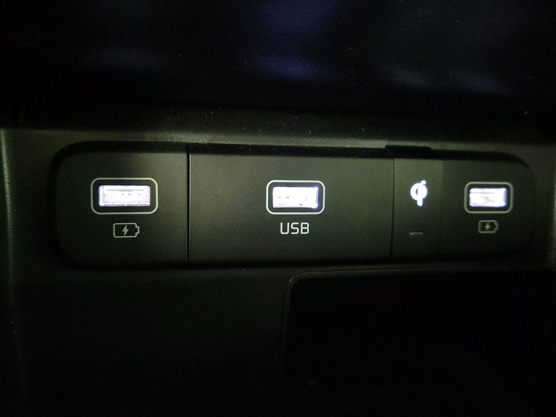 Thumbnail: 2022 Kia Sorento - 17