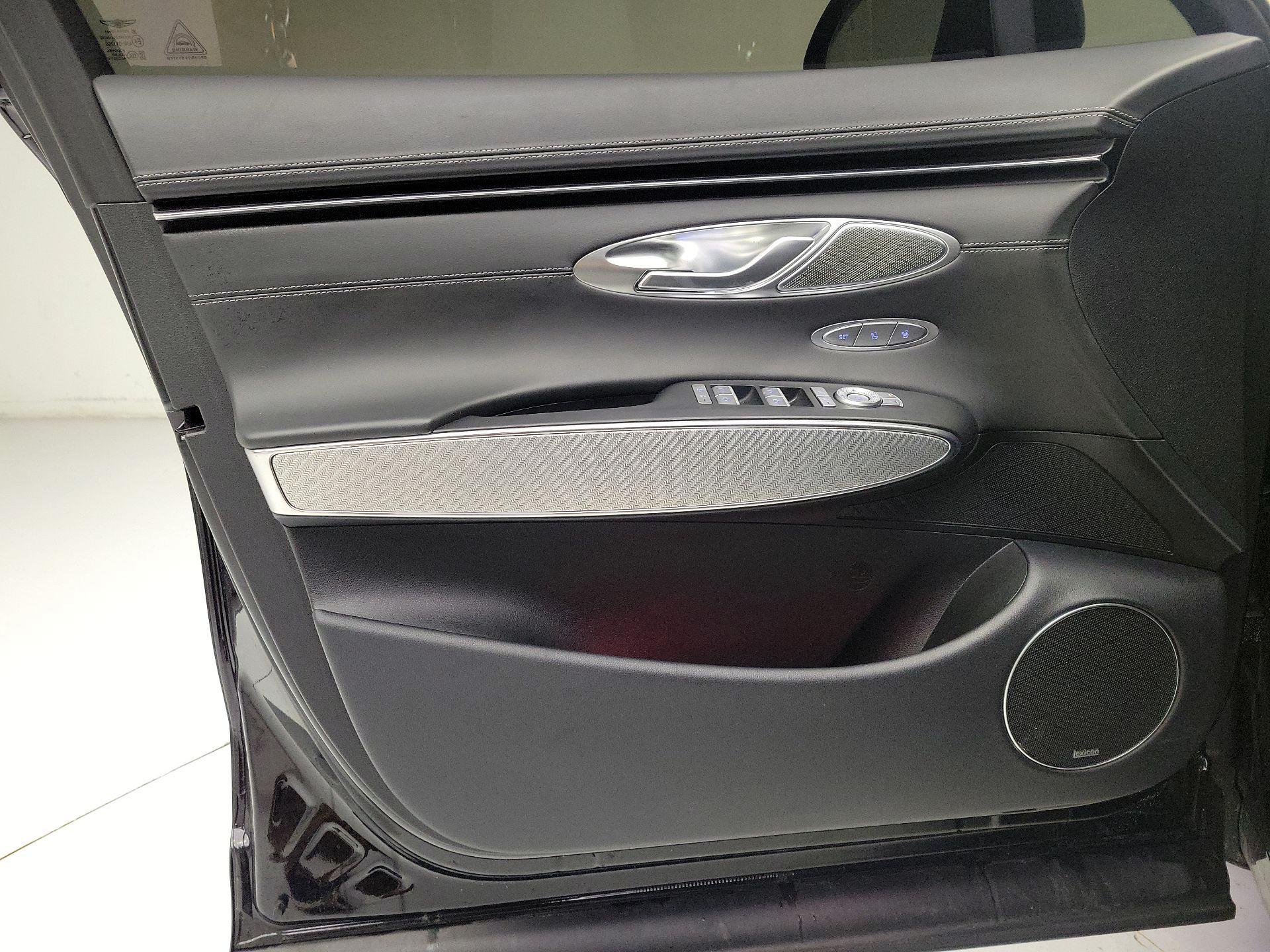 Thumbnail: 2025 Genesis GV70 - 12