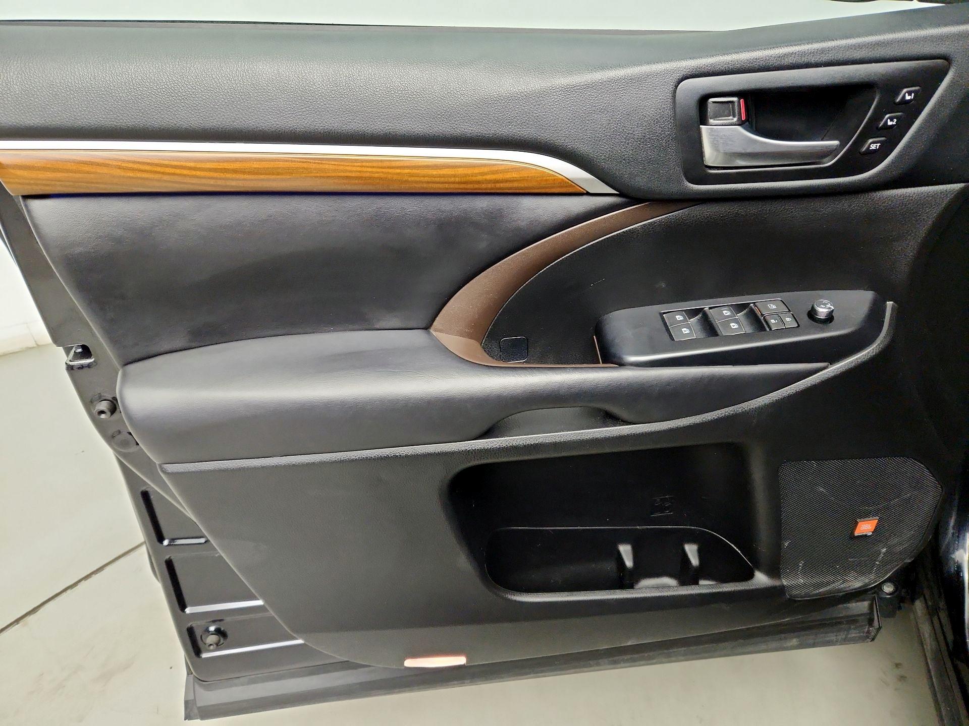 Thumbnail: 2018 Toyota Highlander - 12