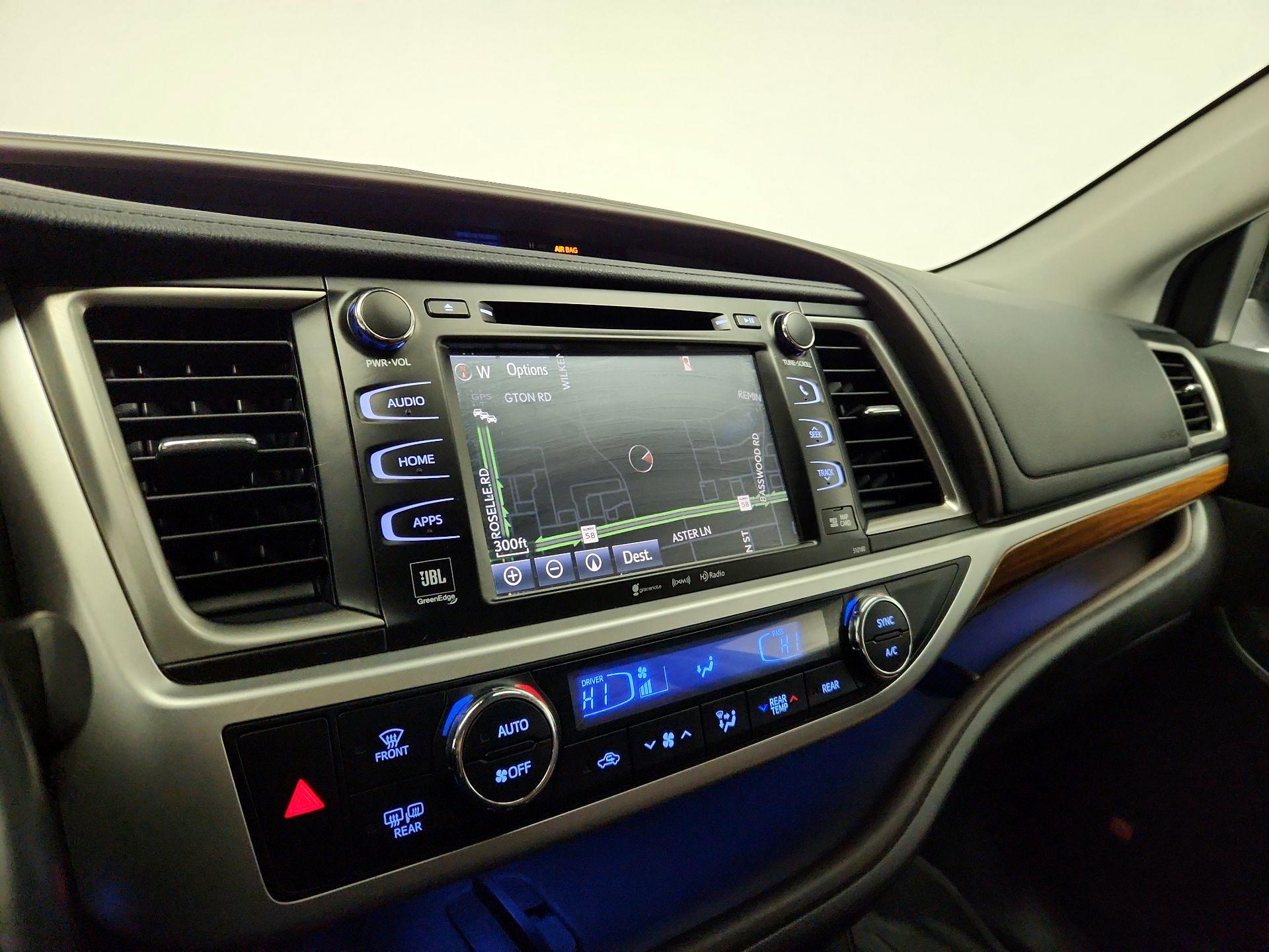 Thumbnail: 2018 Toyota Highlander - 14