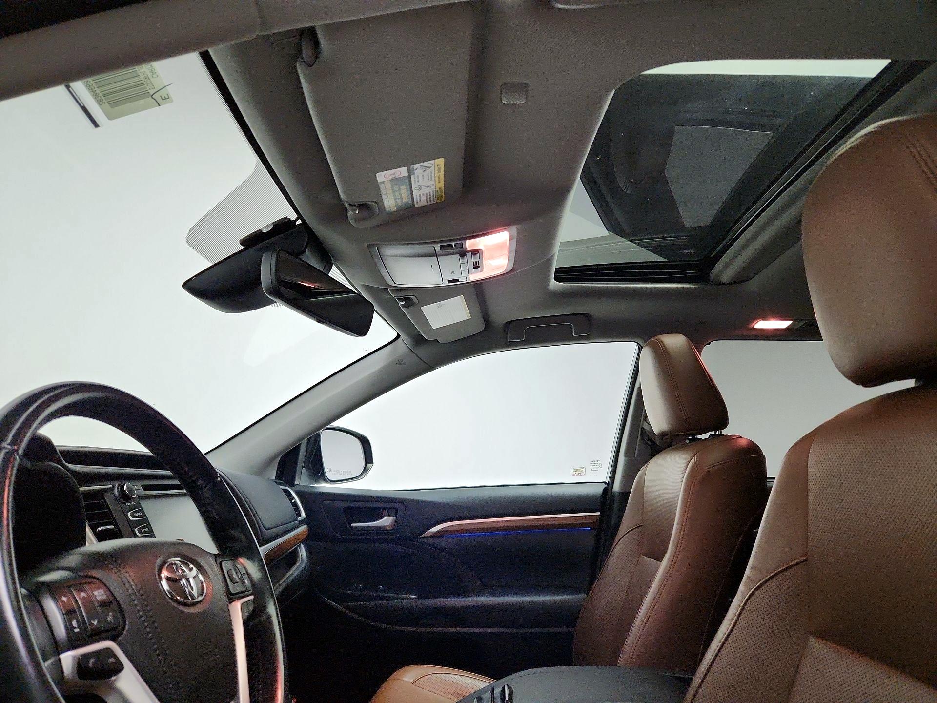 Thumbnail: 2018 Toyota Highlander - 20