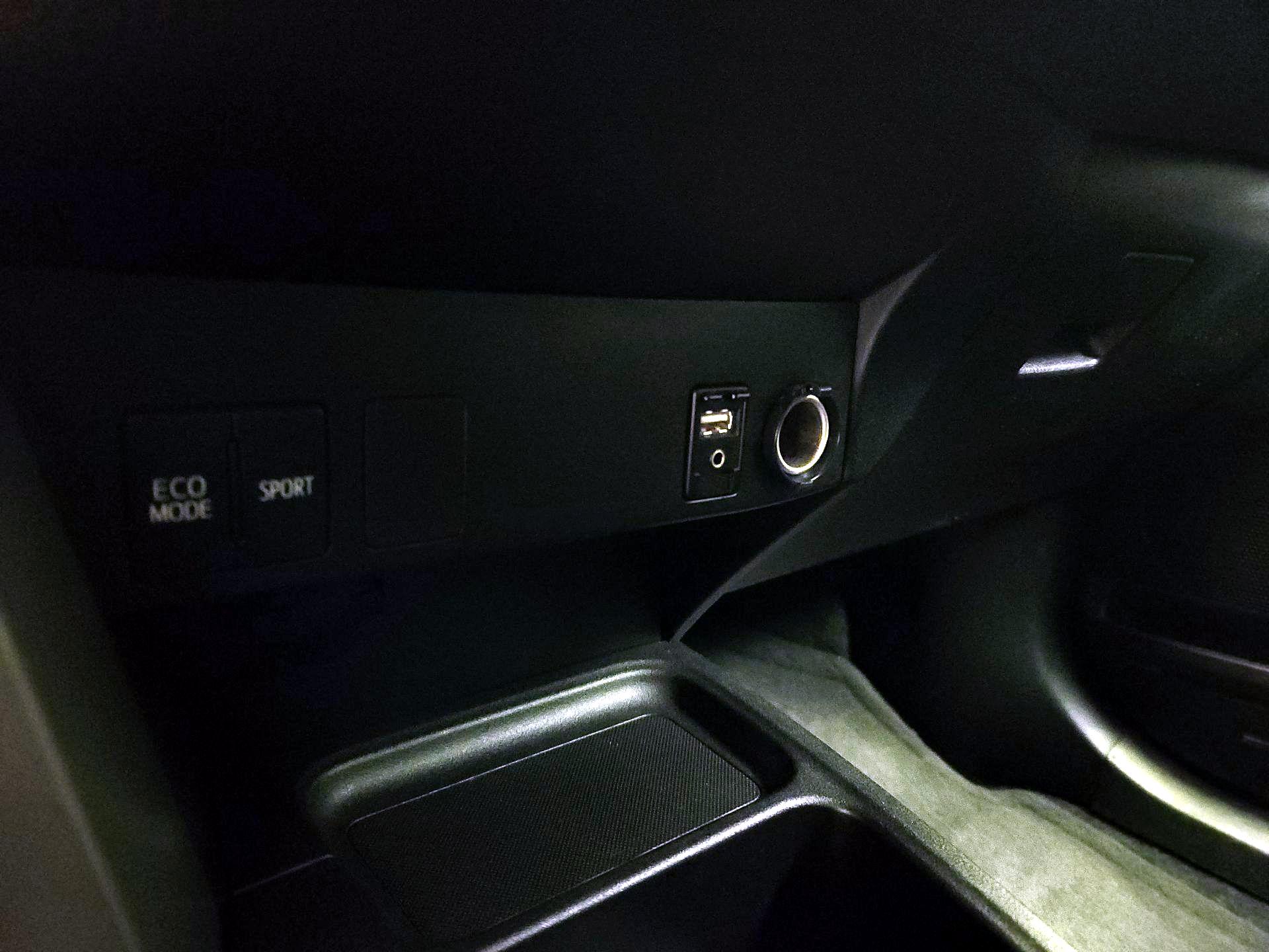 Thumbnail: 2017 Toyota RAV4 - 18