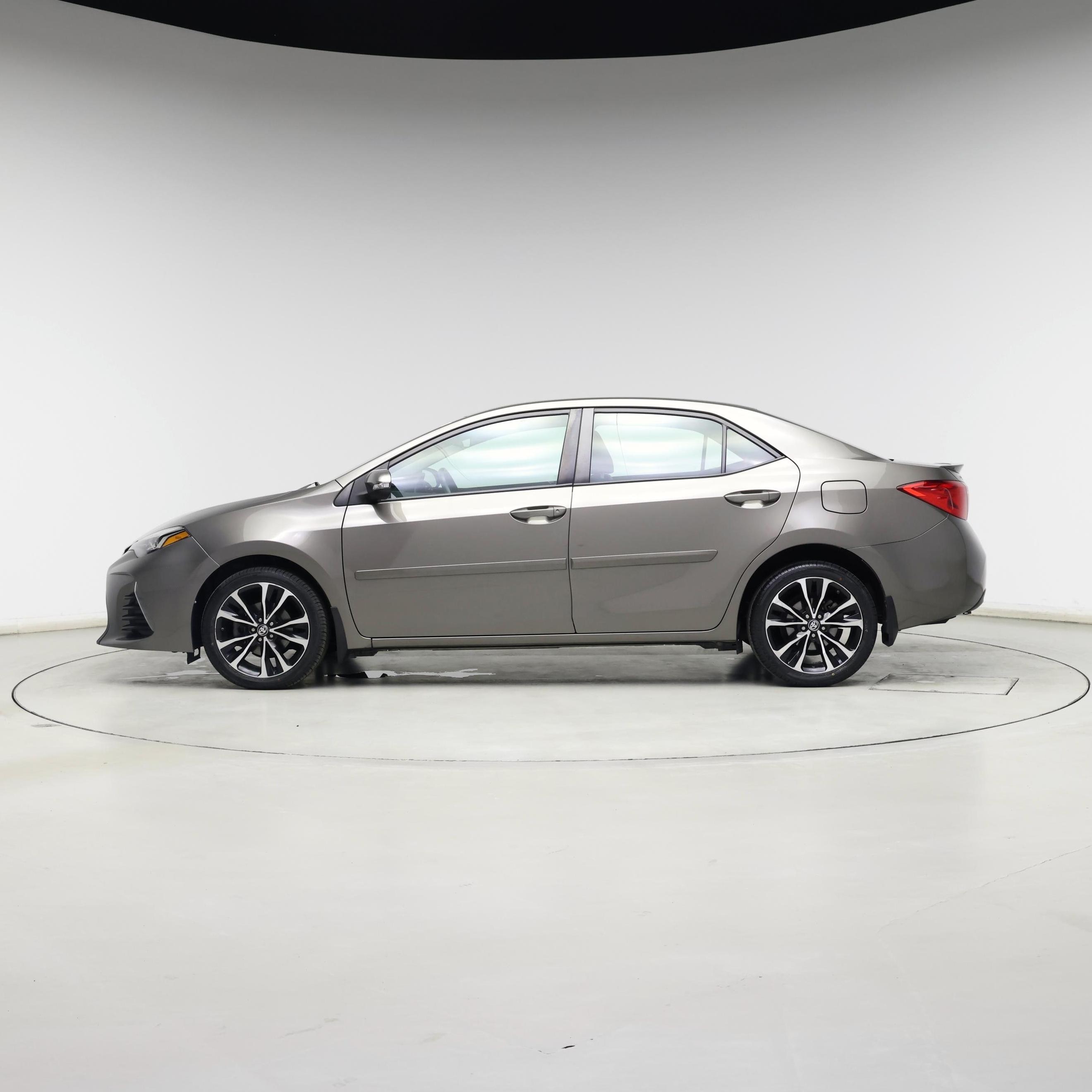 Thumbnail: 2017 Toyota Corolla - 3