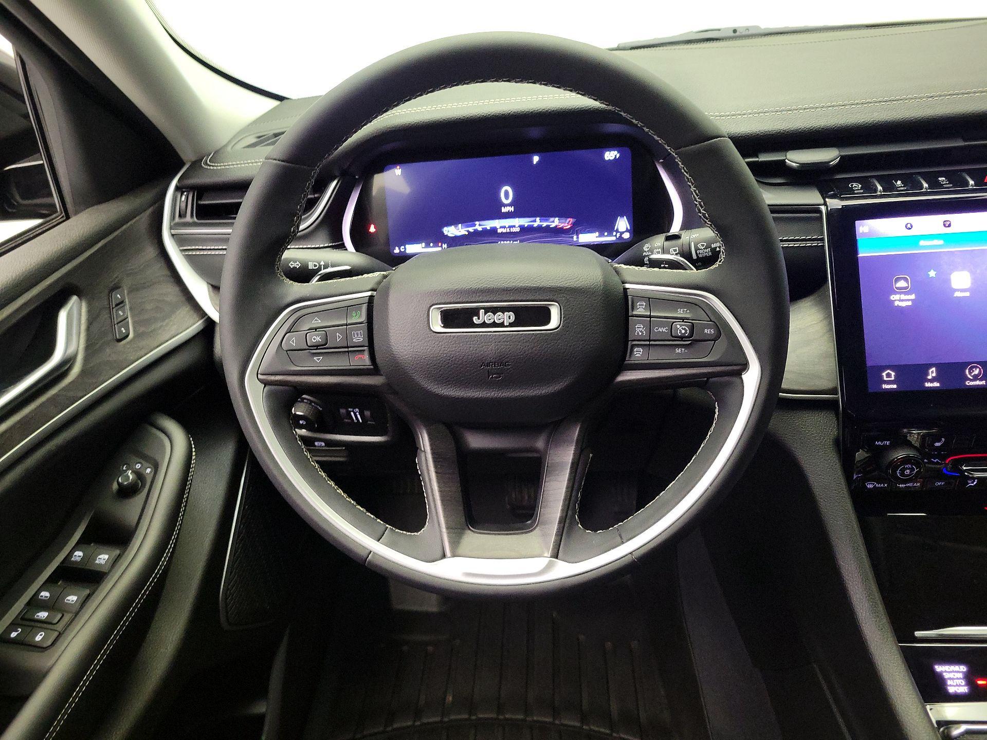 Thumbnail: 2023 Jeep Grand Cherokee - 10