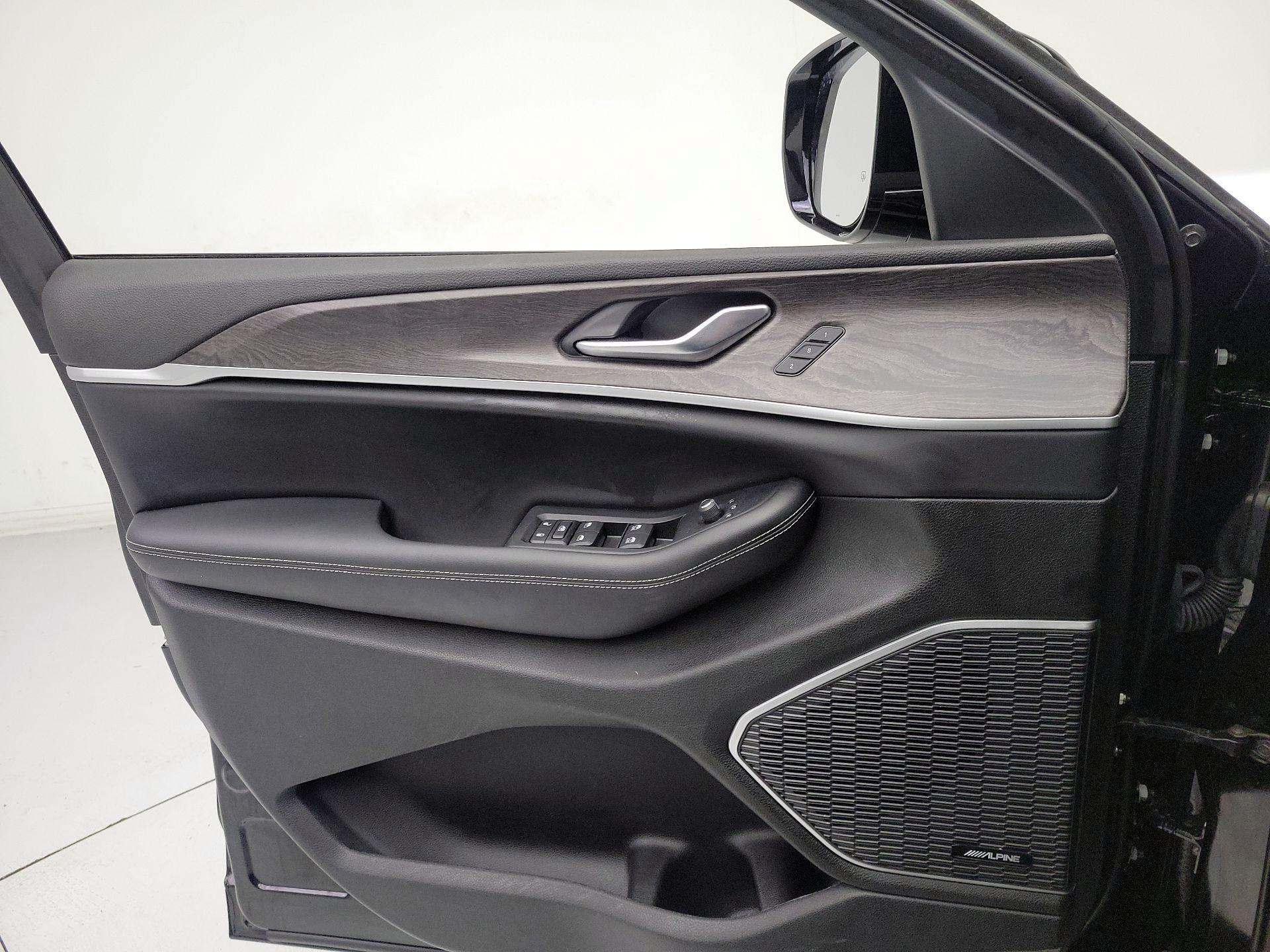 Thumbnail: 2023 Jeep Grand Cherokee - 12