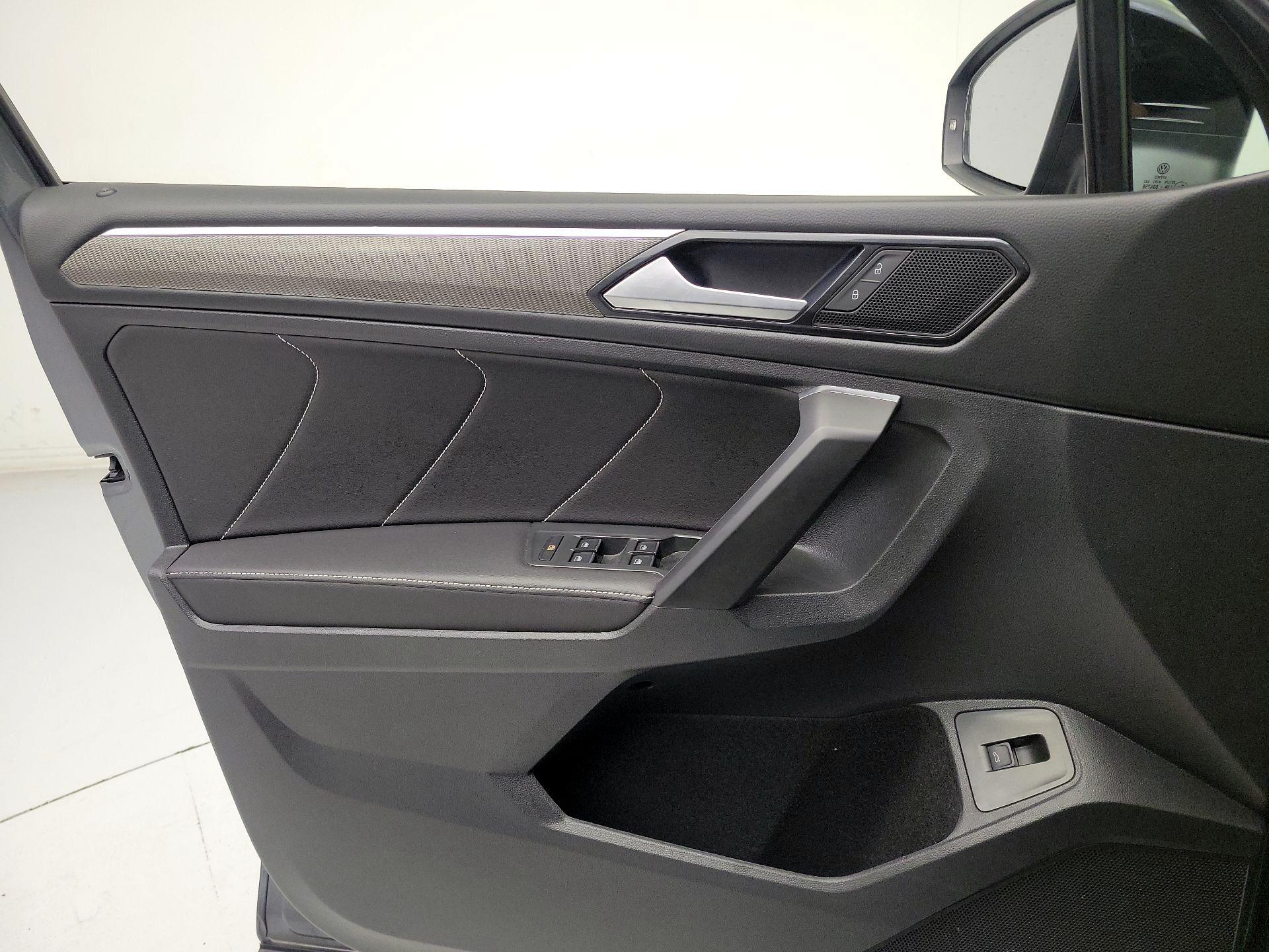 Thumbnail: 2022 Volkswagen Tiguan - 12