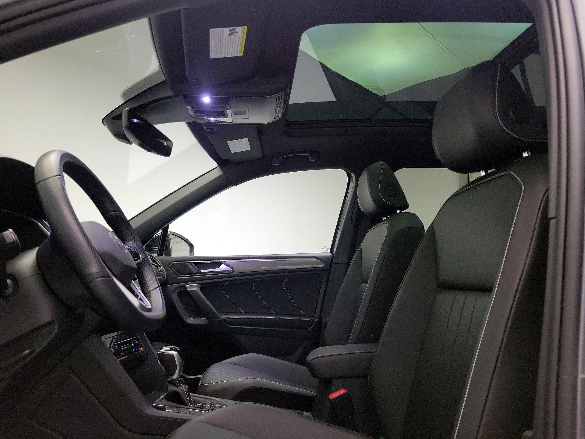 Thumbnail: 2022 Volkswagen Tiguan - 19