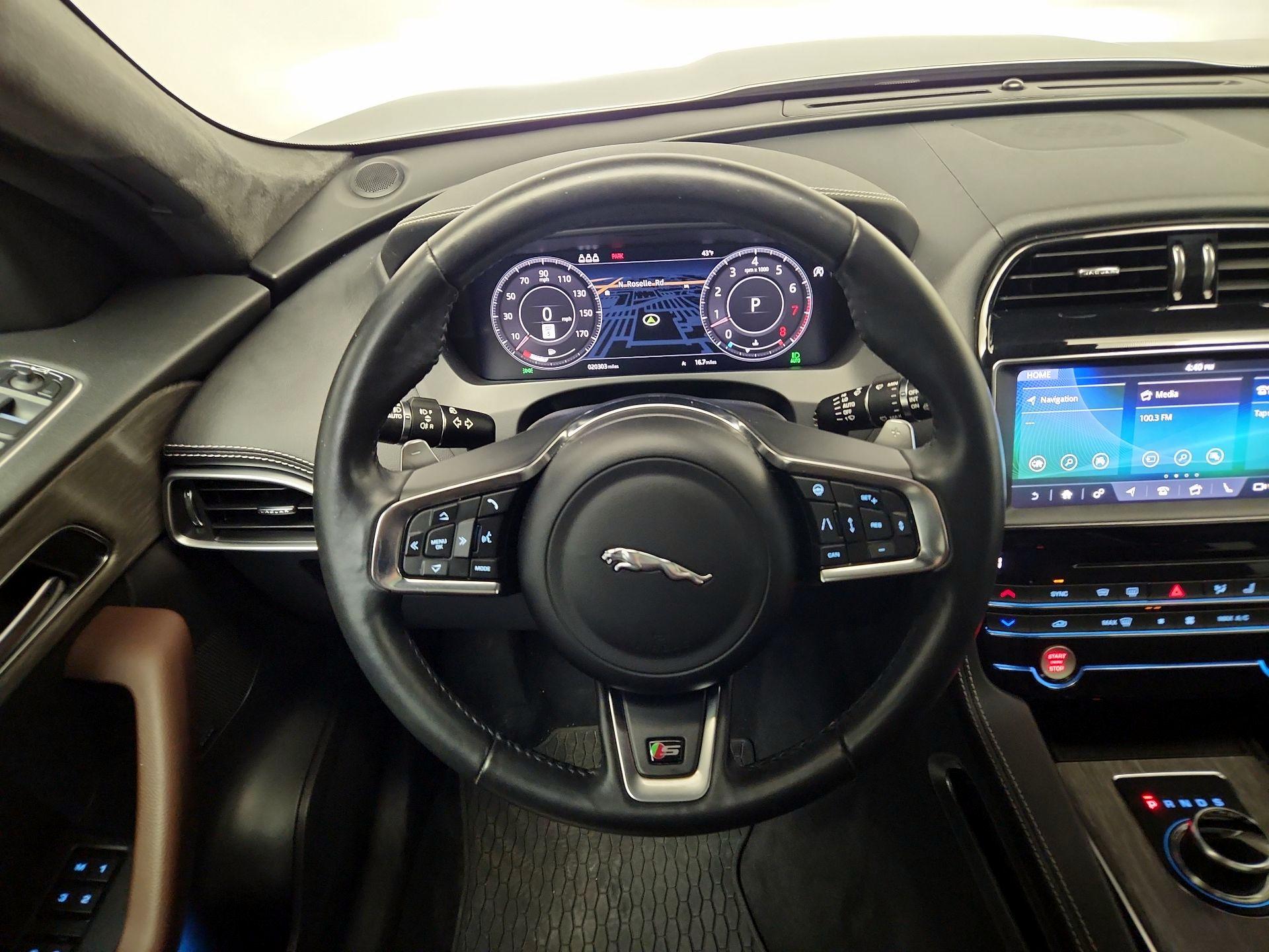 Thumbnail: 2019 Jaguar F-Pace - 10