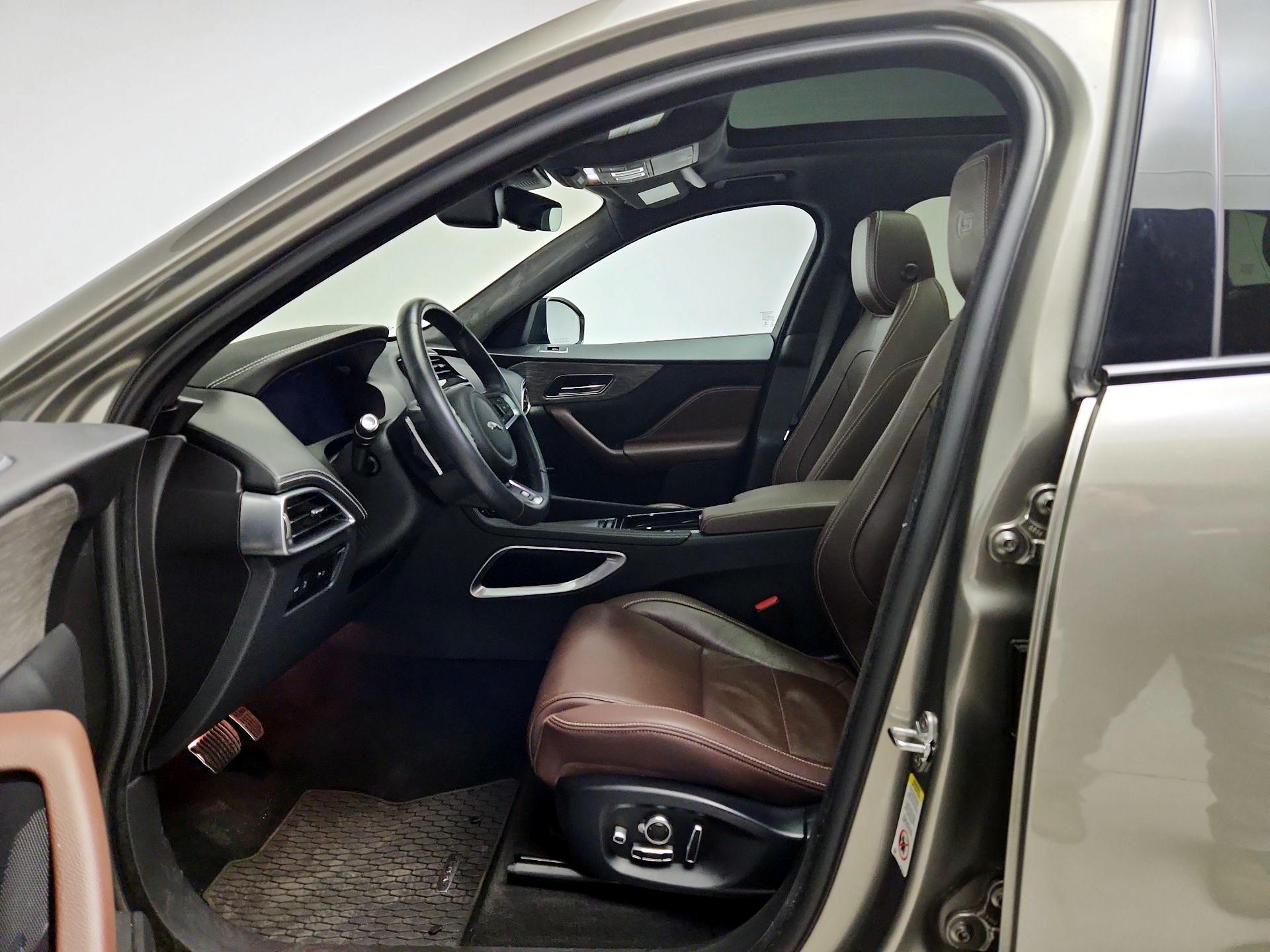 Thumbnail: 2019 Jaguar F-Pace - 11