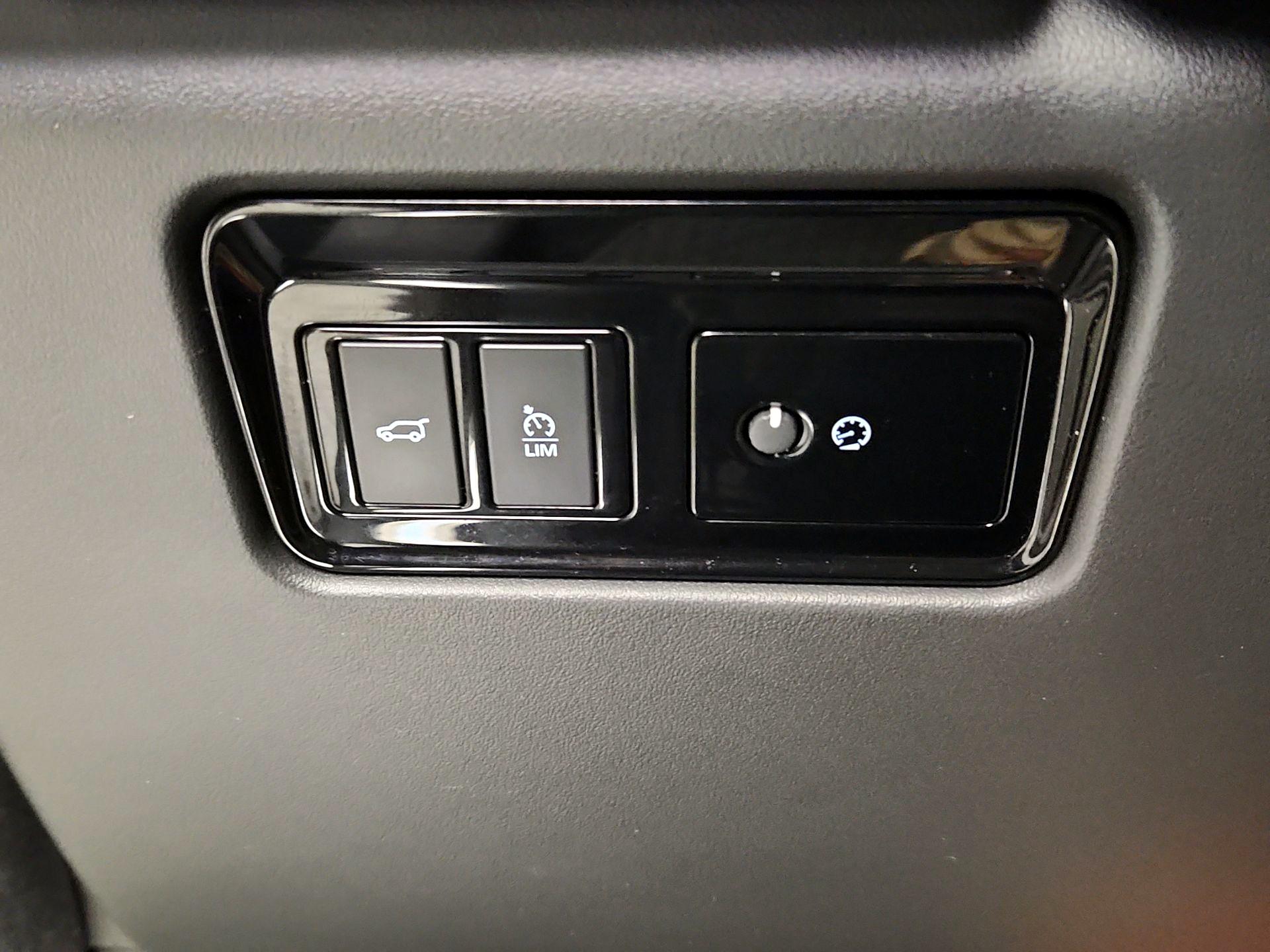 Thumbnail: 2019 Jaguar F-Pace - 13