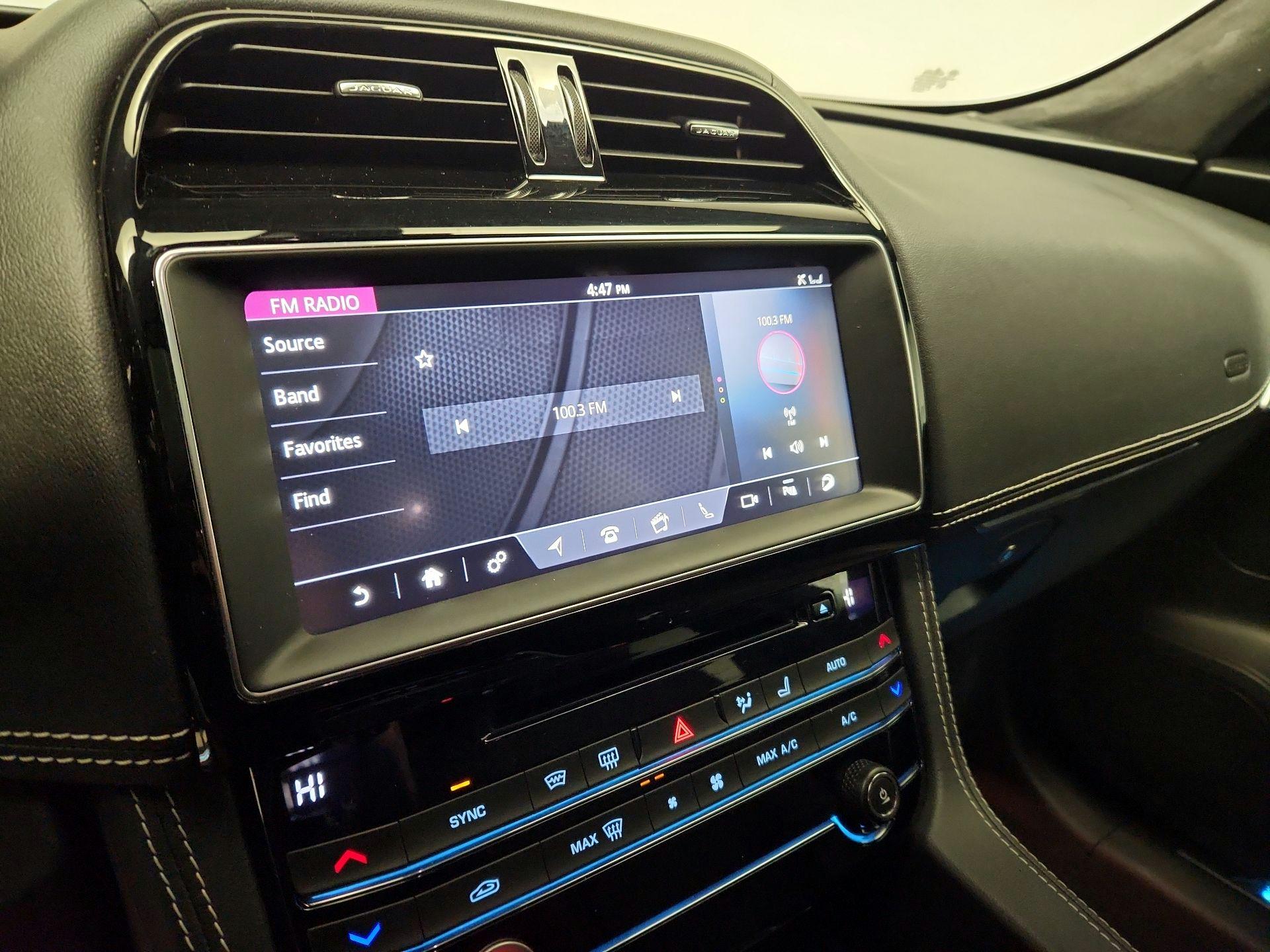 Thumbnail: 2019 Jaguar F-Pace - 16