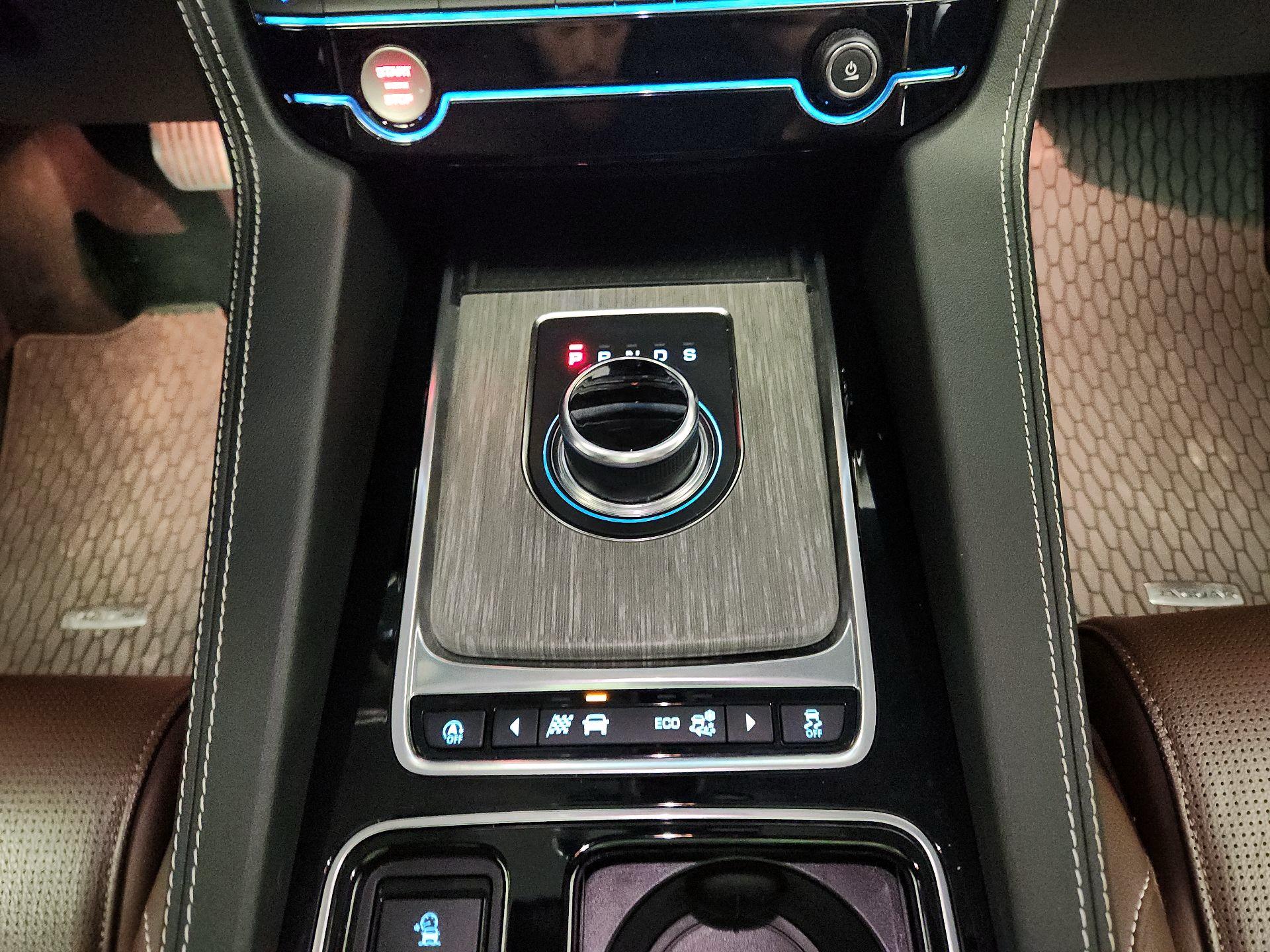 Thumbnail: 2019 Jaguar F-Pace - 18