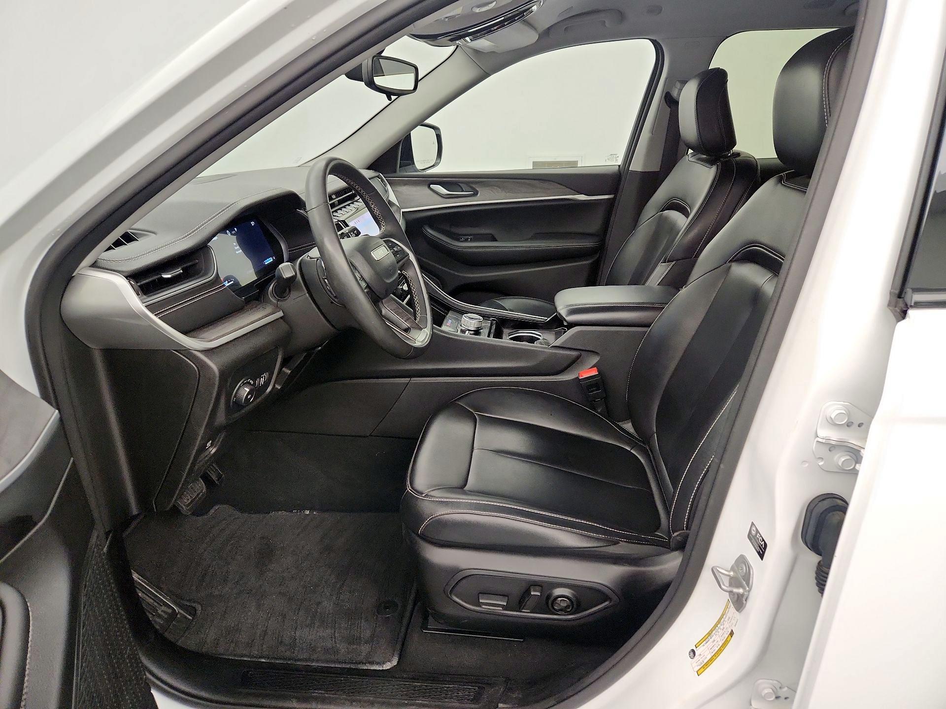 Thumbnail: 2023 Jeep Grand Cherokee - 11