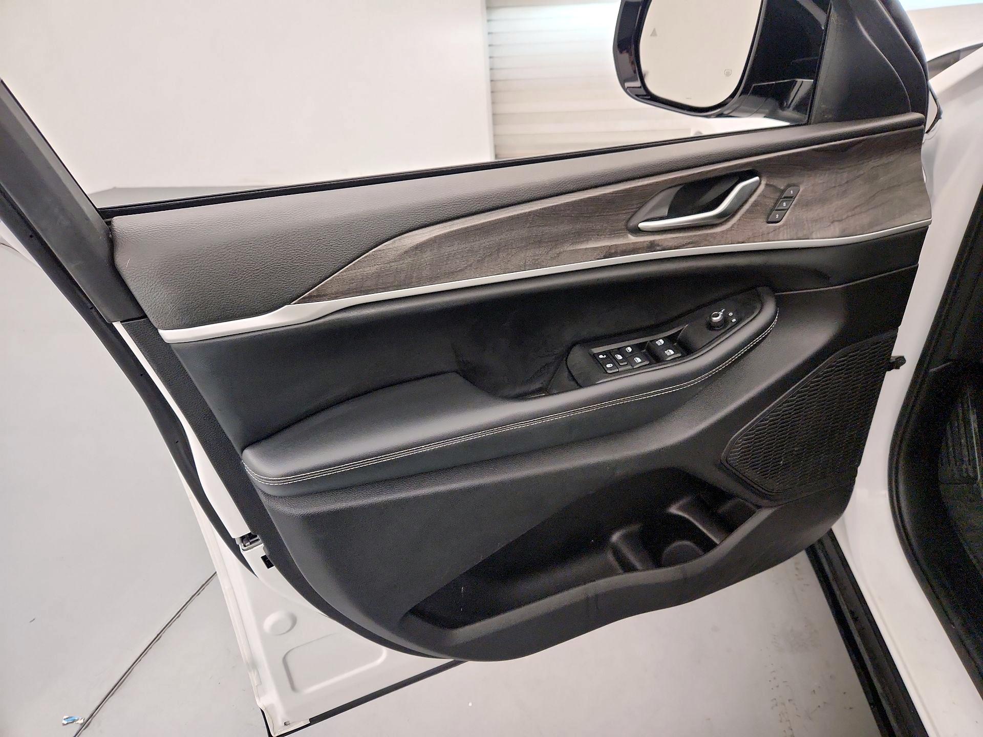 Thumbnail: 2023 Jeep Grand Cherokee - 12