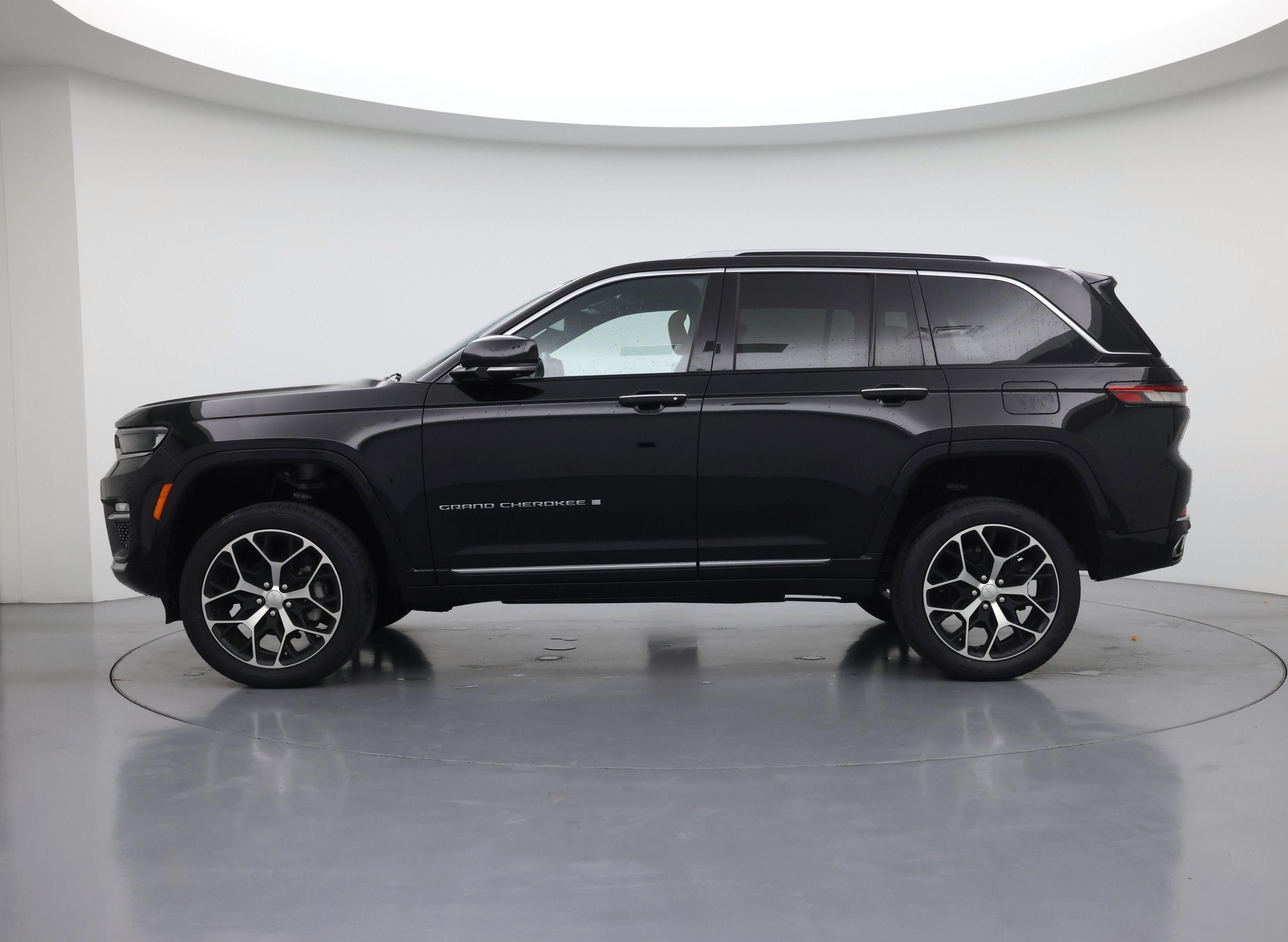 Thumbnail: 2023 Jeep Grand Cherokee - 3