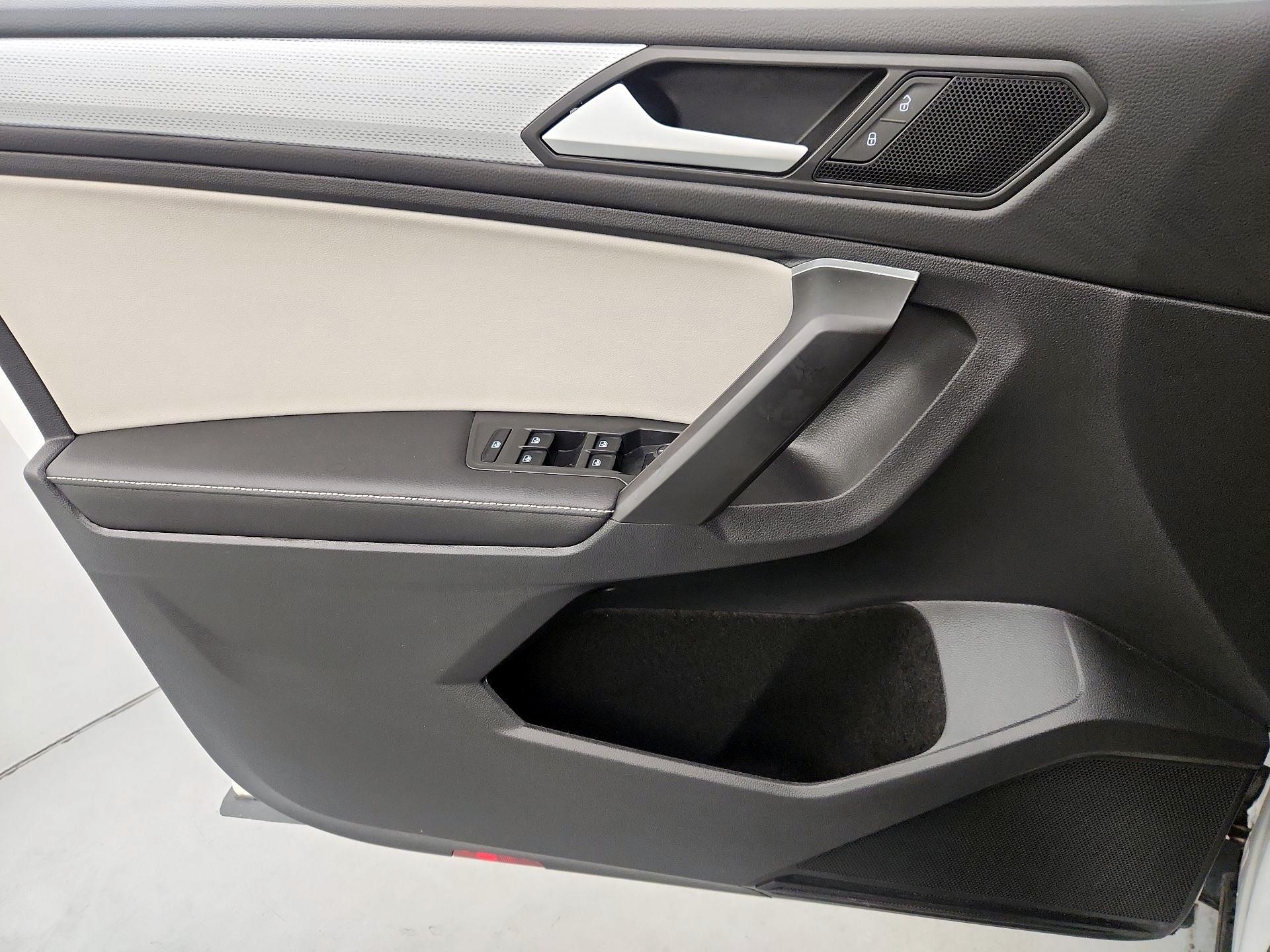 Thumbnail: 2024 Volkswagen Tiguan - 12