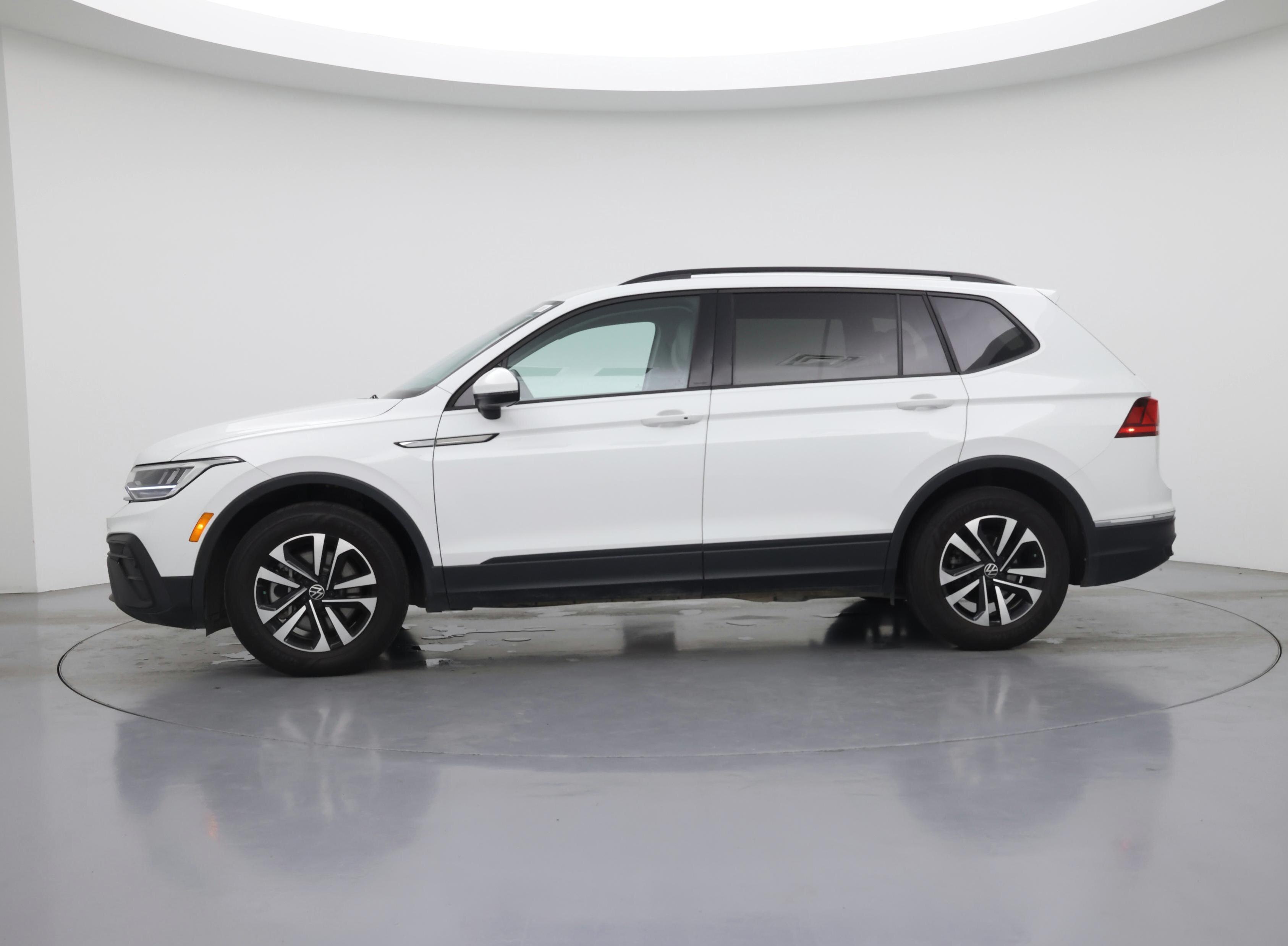 Thumbnail: 2024 Volkswagen Tiguan - 3