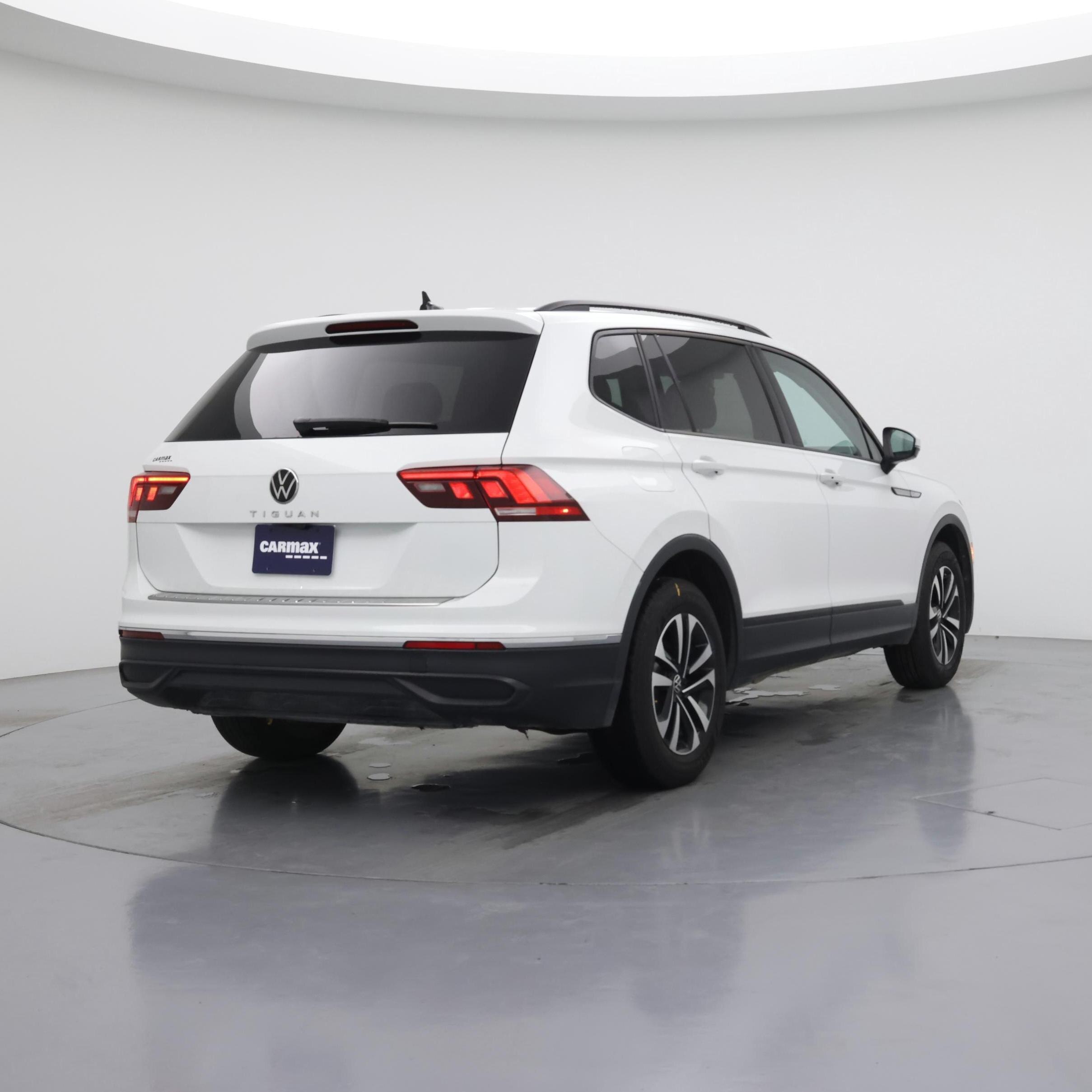 Thumbnail: 2024 Volkswagen Tiguan - 8