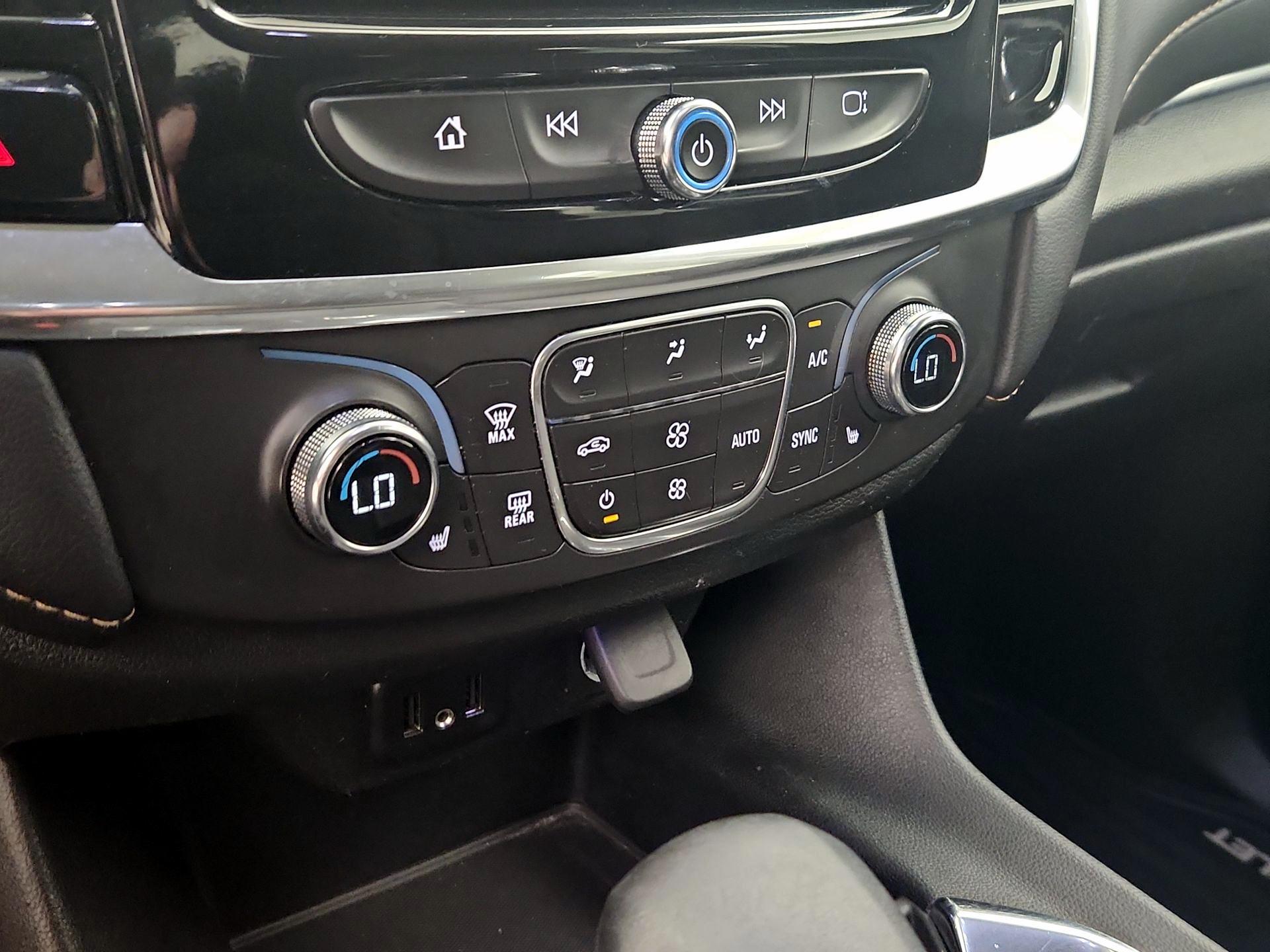 Thumbnail: 2021 Chevrolet Traverse - 16