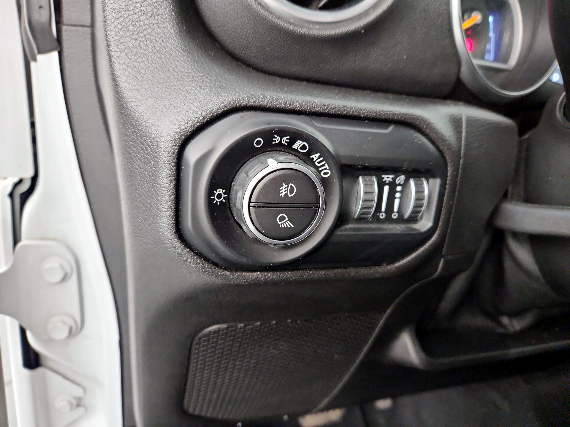 Thumbnail: 2021 Jeep Gladiator - 13