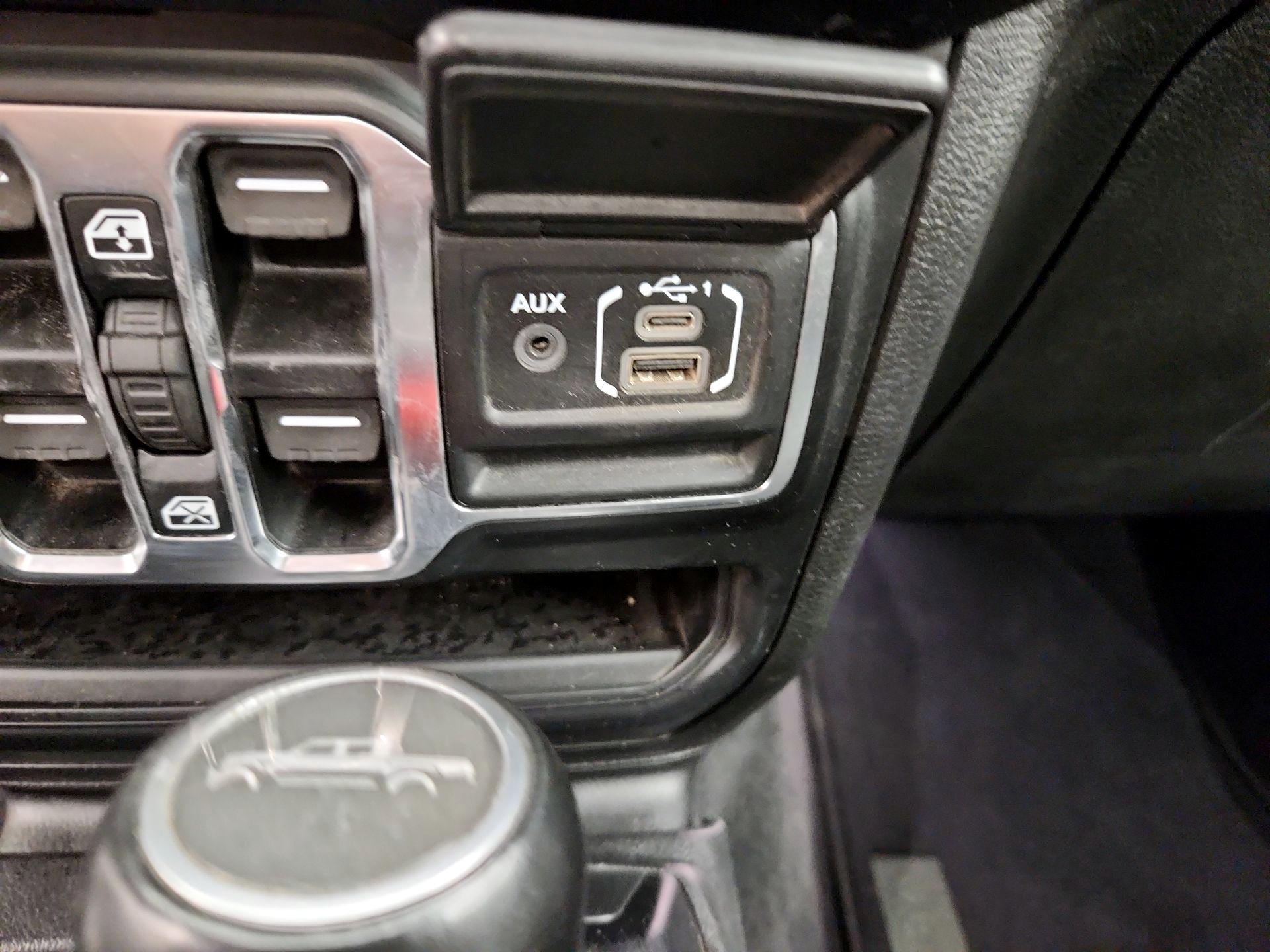 Thumbnail: 2021 Jeep Gladiator - 19